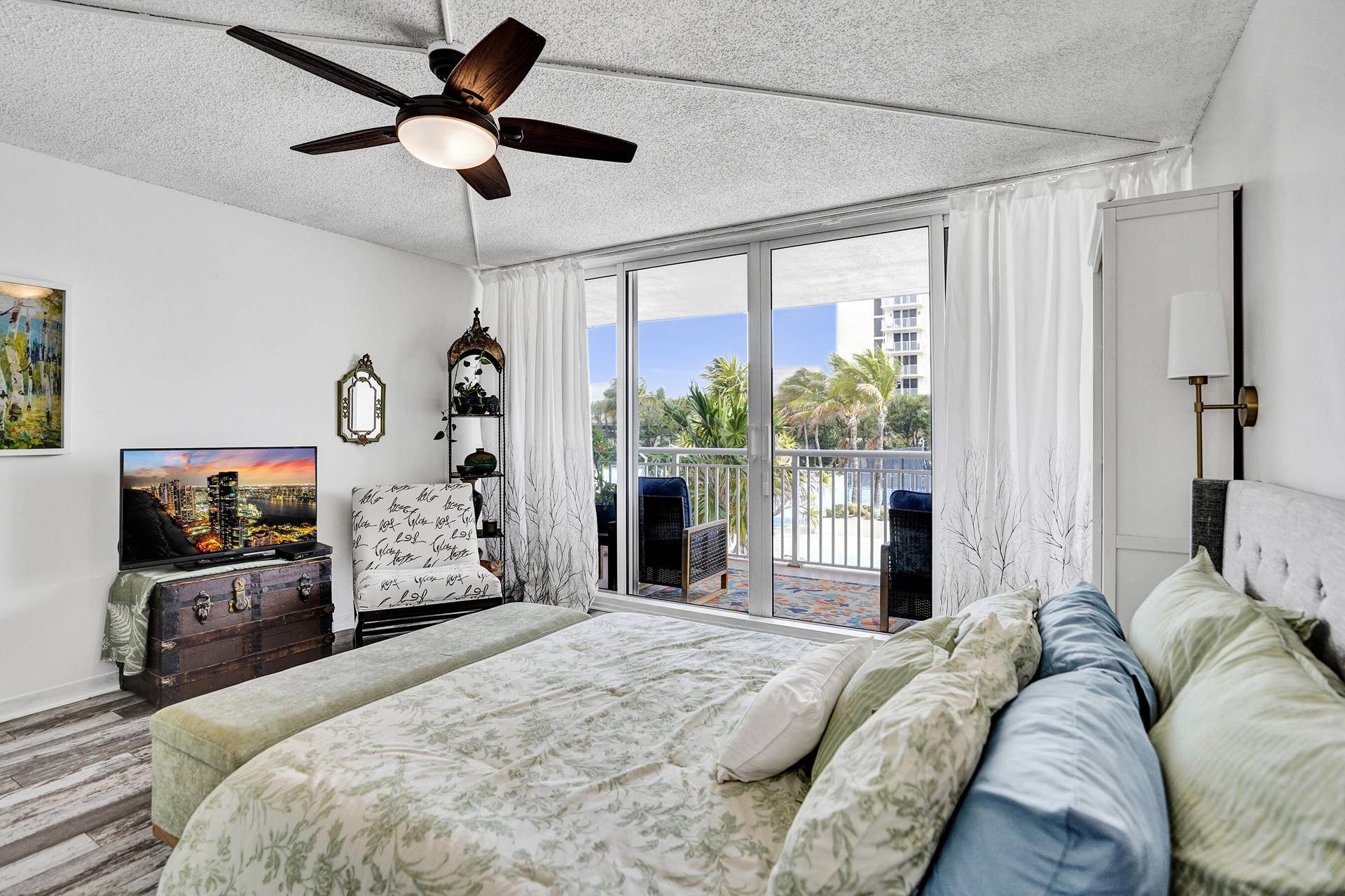 3546 S Ocean Boulevard, #327, South Palm Beach, FL 33480 Guest Suite