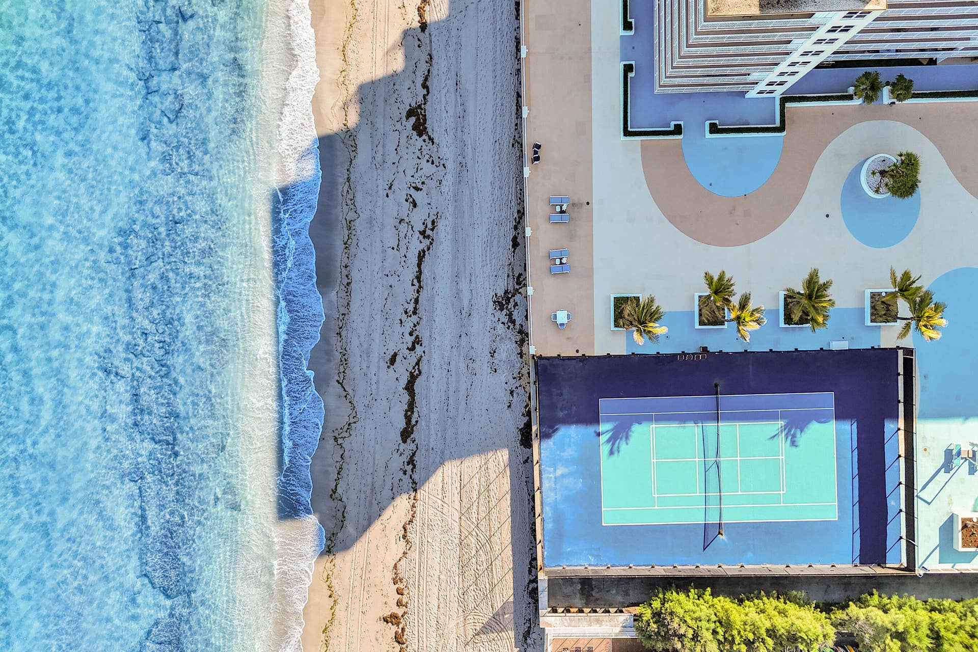 3546 S Ocean Boulevard, #327, South Palm Beach, FL 33480 Picketball Beachside! Sundeck is great for relaxation in the shade or in the sun.