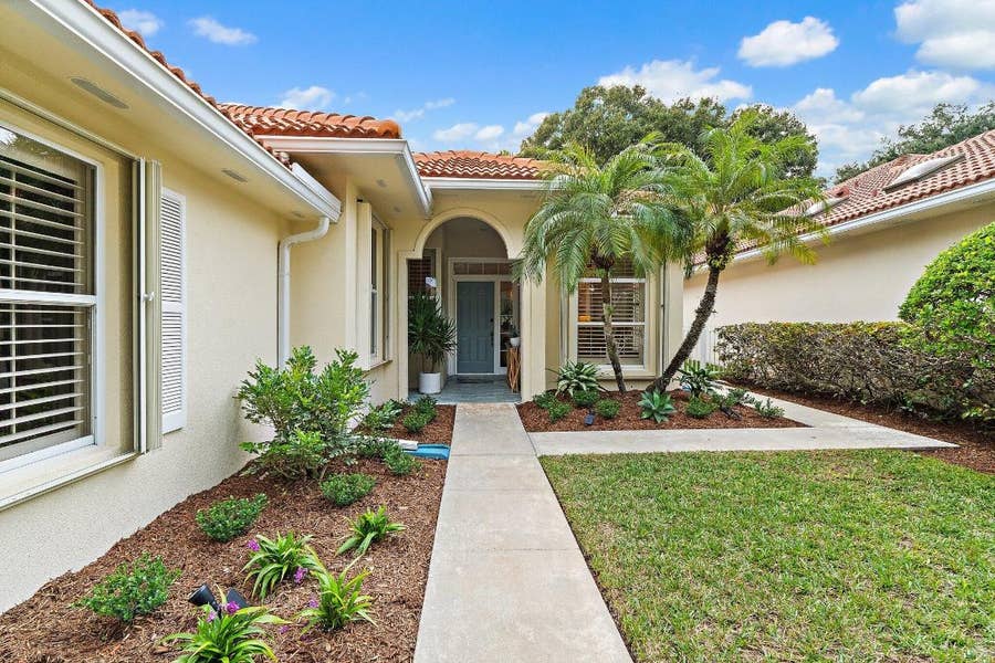 Property photo for 231 E Tall Oaks Circle, Palm Beach Gardens, FL