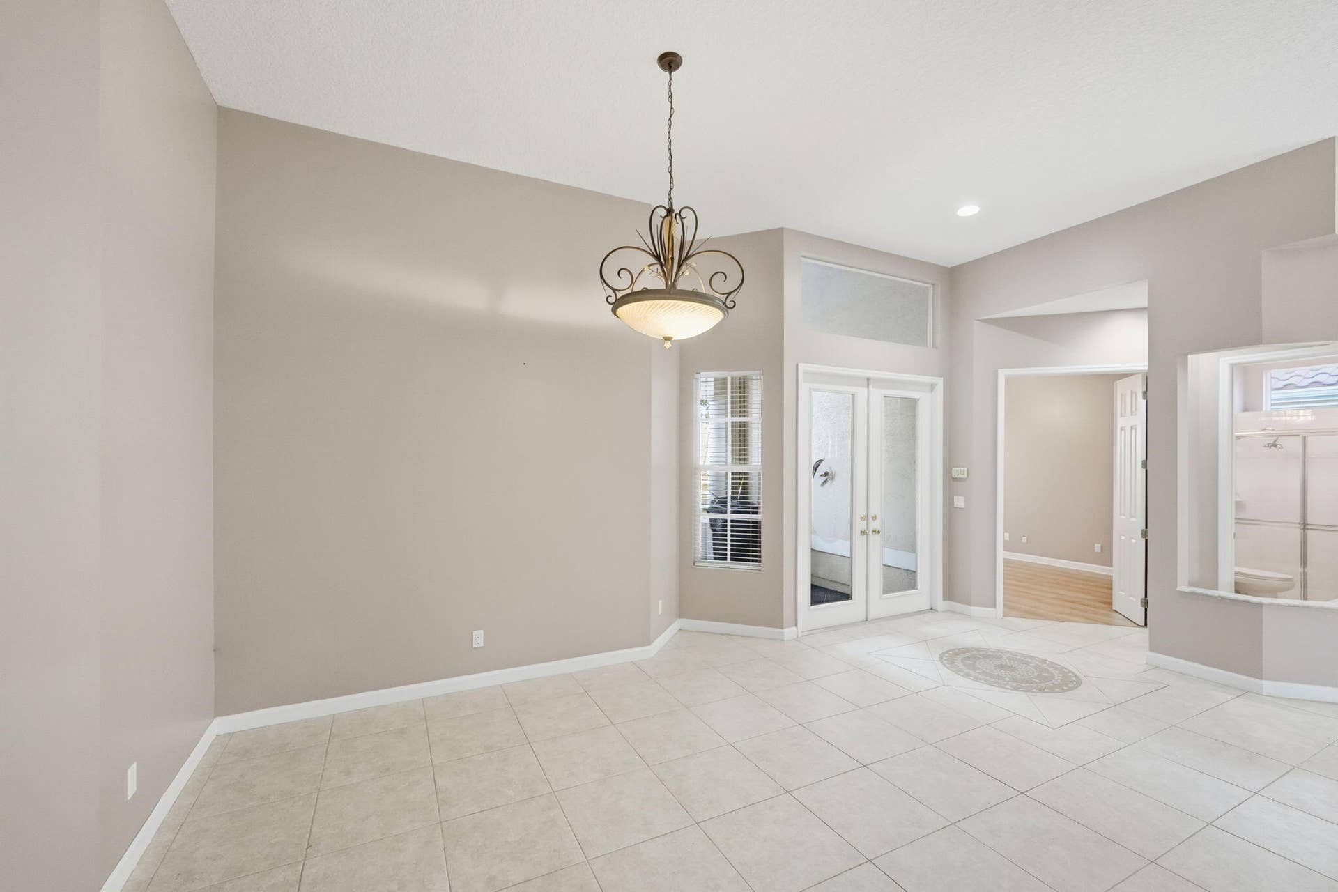 21-web-or-mls-665-sw-lake-charles-cir