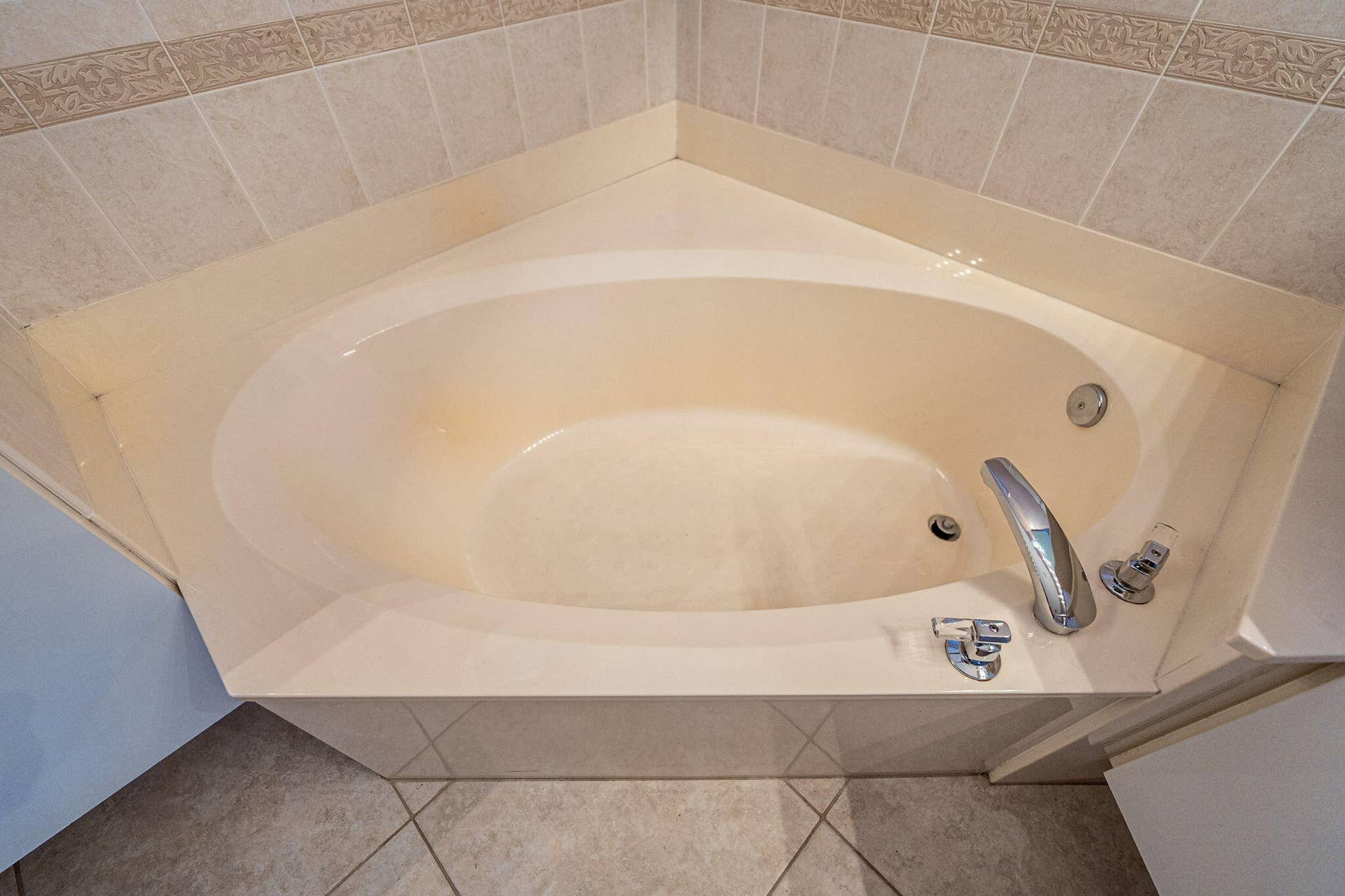 33-web-or-mls-665-sw-lake-charles-cir