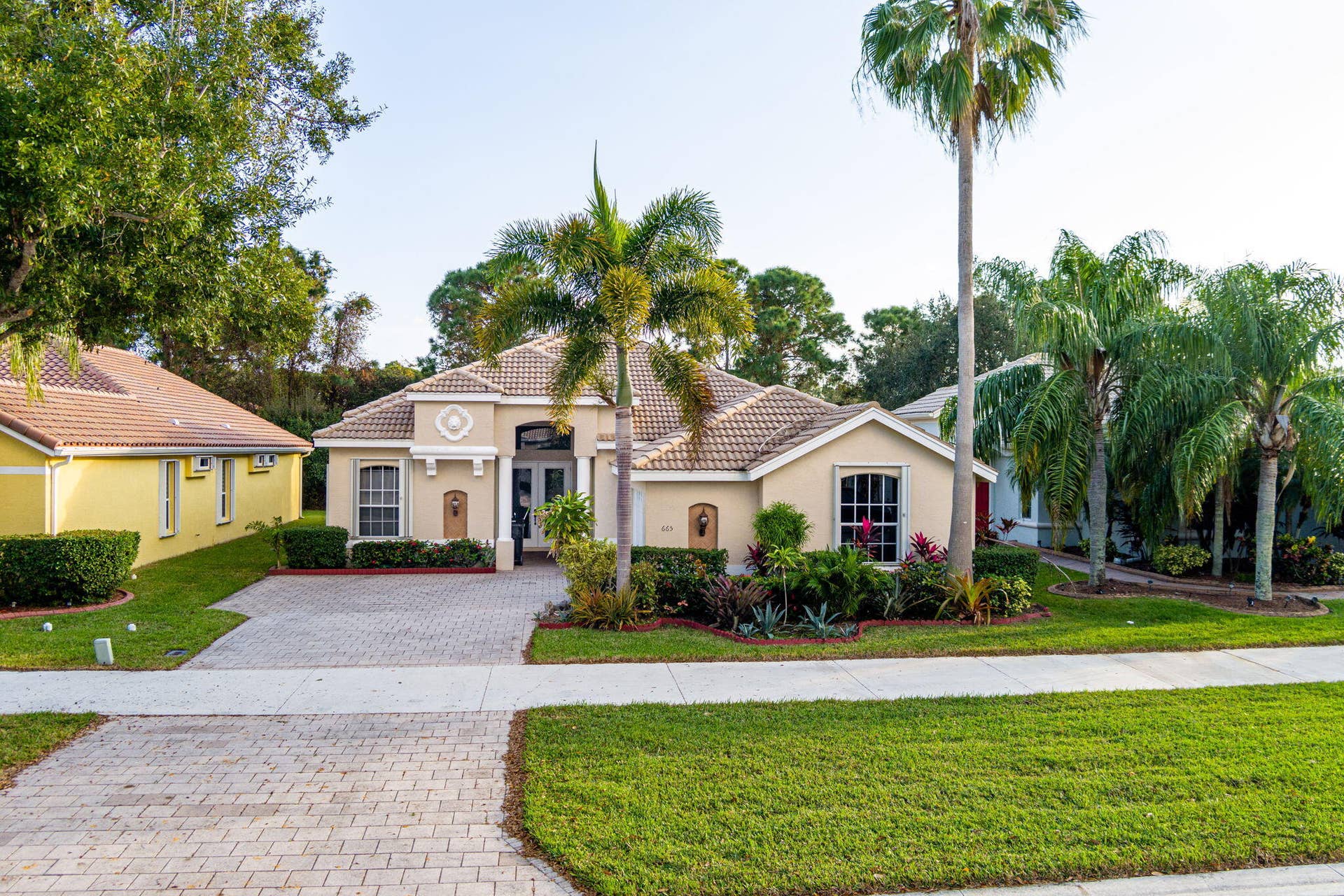 48-web-or-mls-665-sw-lake-charles-cir