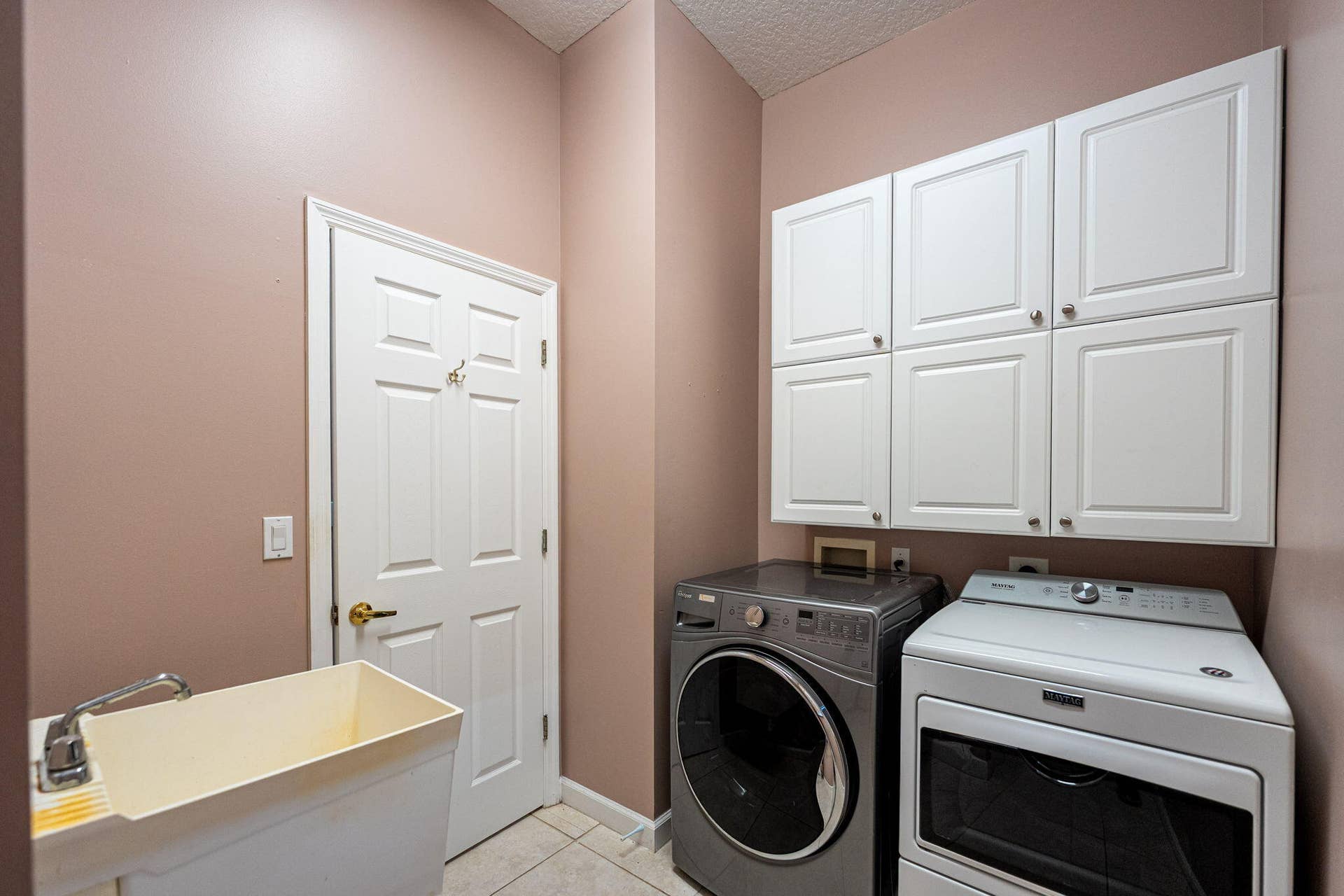 24-web-or-mls-665-sw-lake-charles-cir