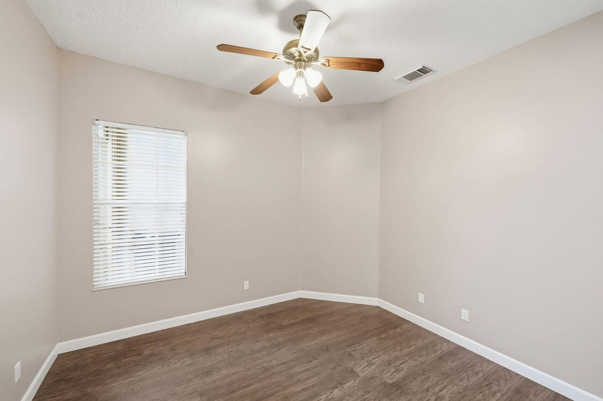 25-web-or-mls-665-sw-lake-charles-cir
