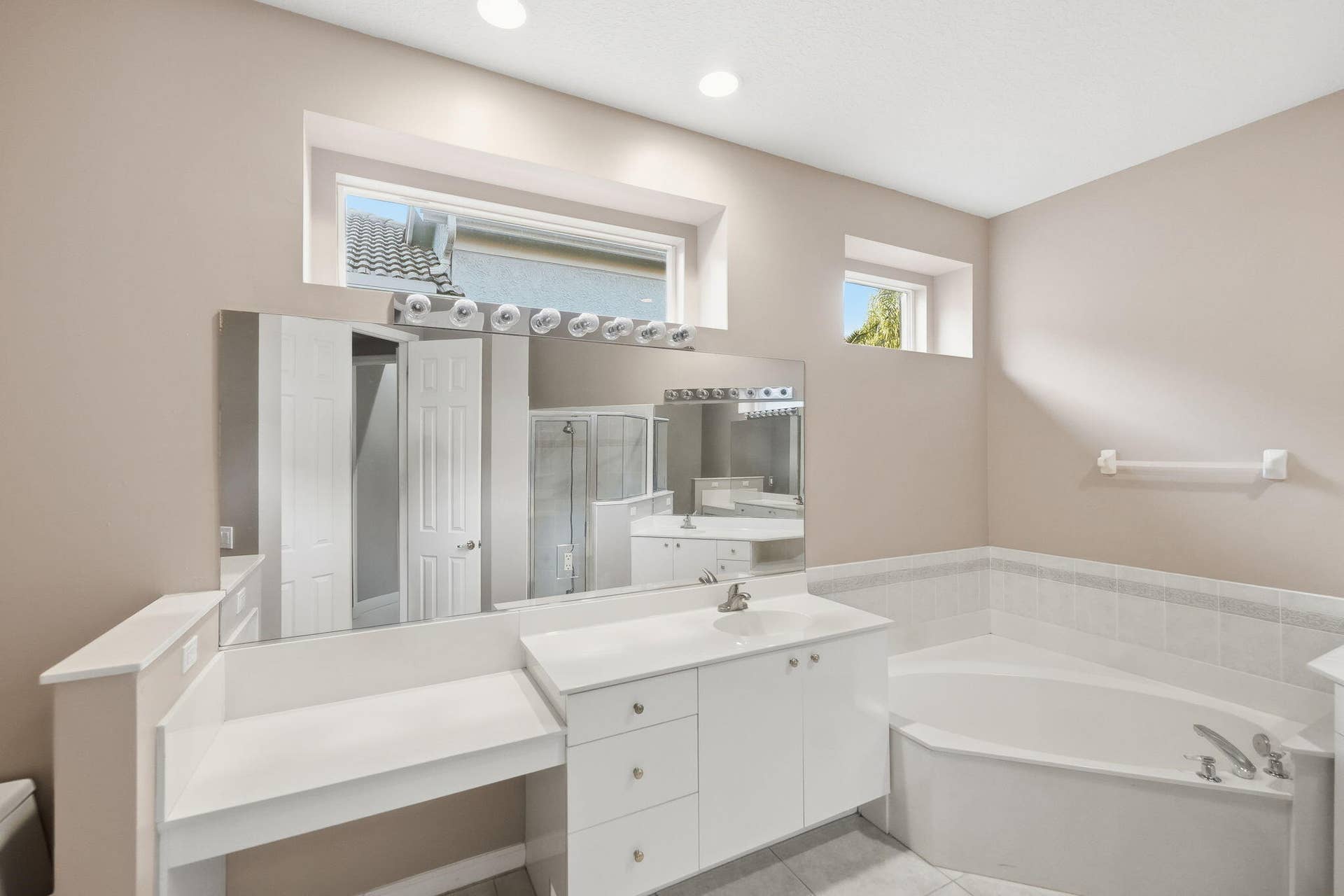 30-web-or-mls-665-sw-lake-charles-cir