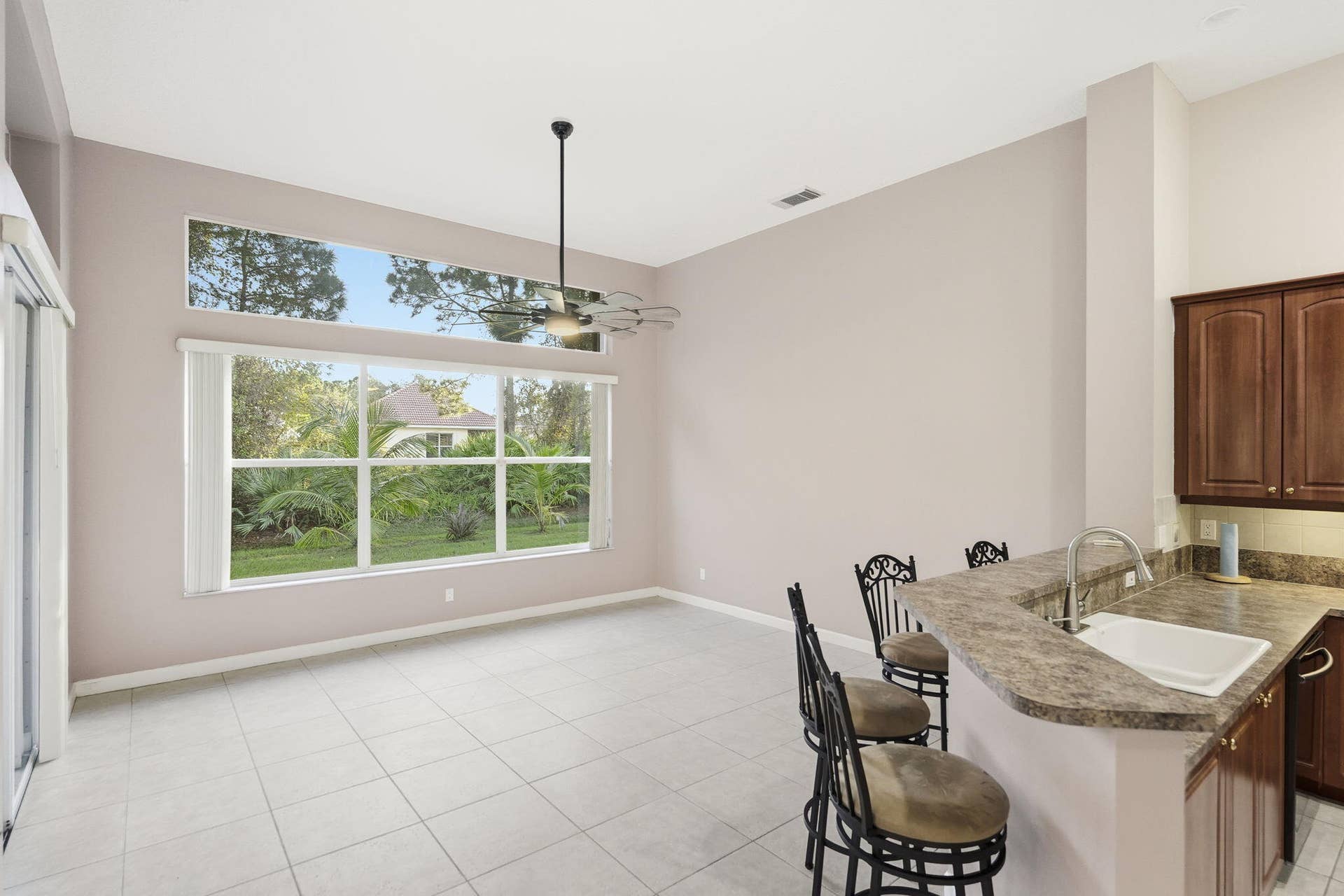 10-web-or-mls-665-sw-lake-charles-cir