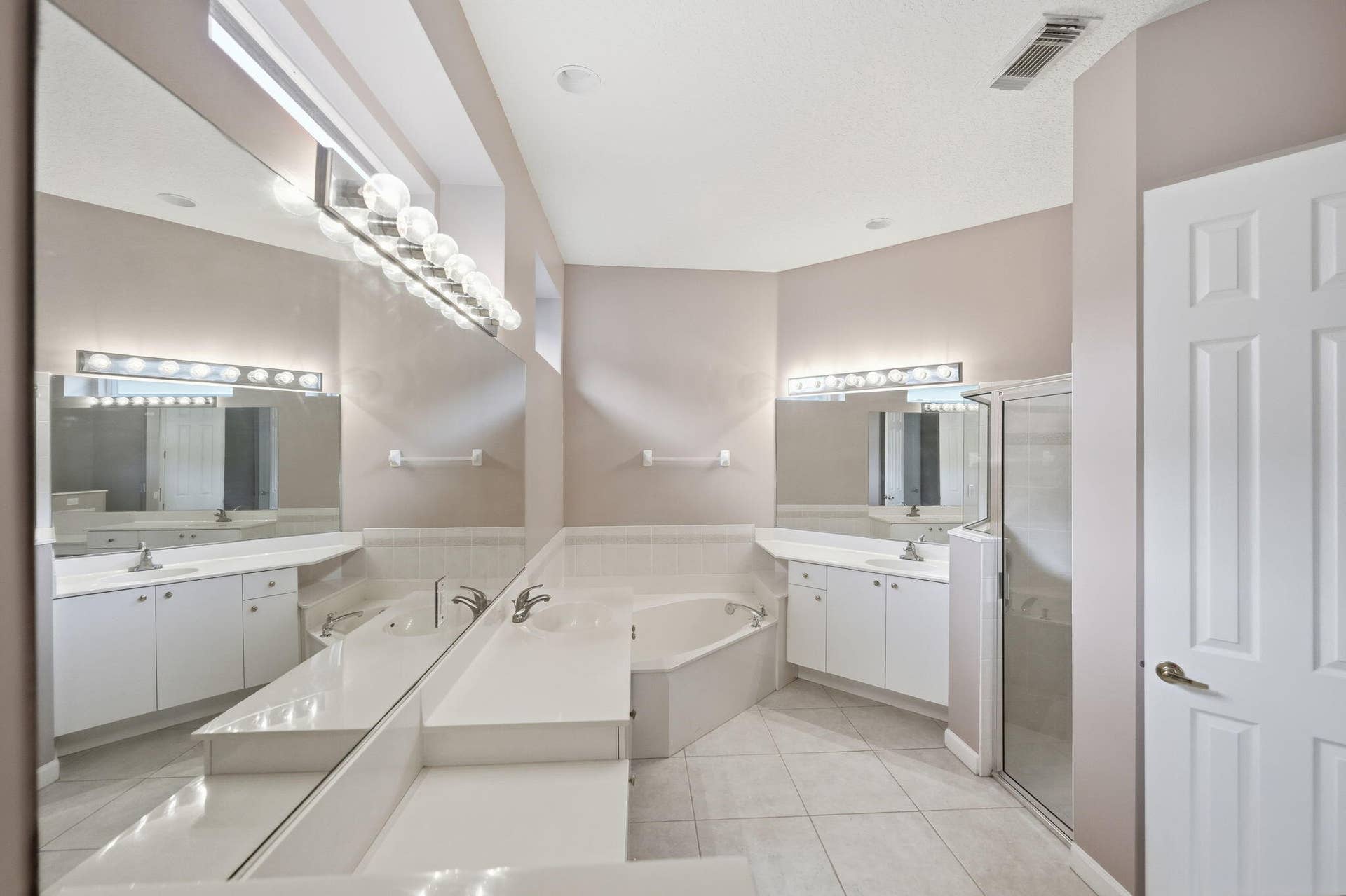 32-web-or-mls-665-sw-lake-charles-cir