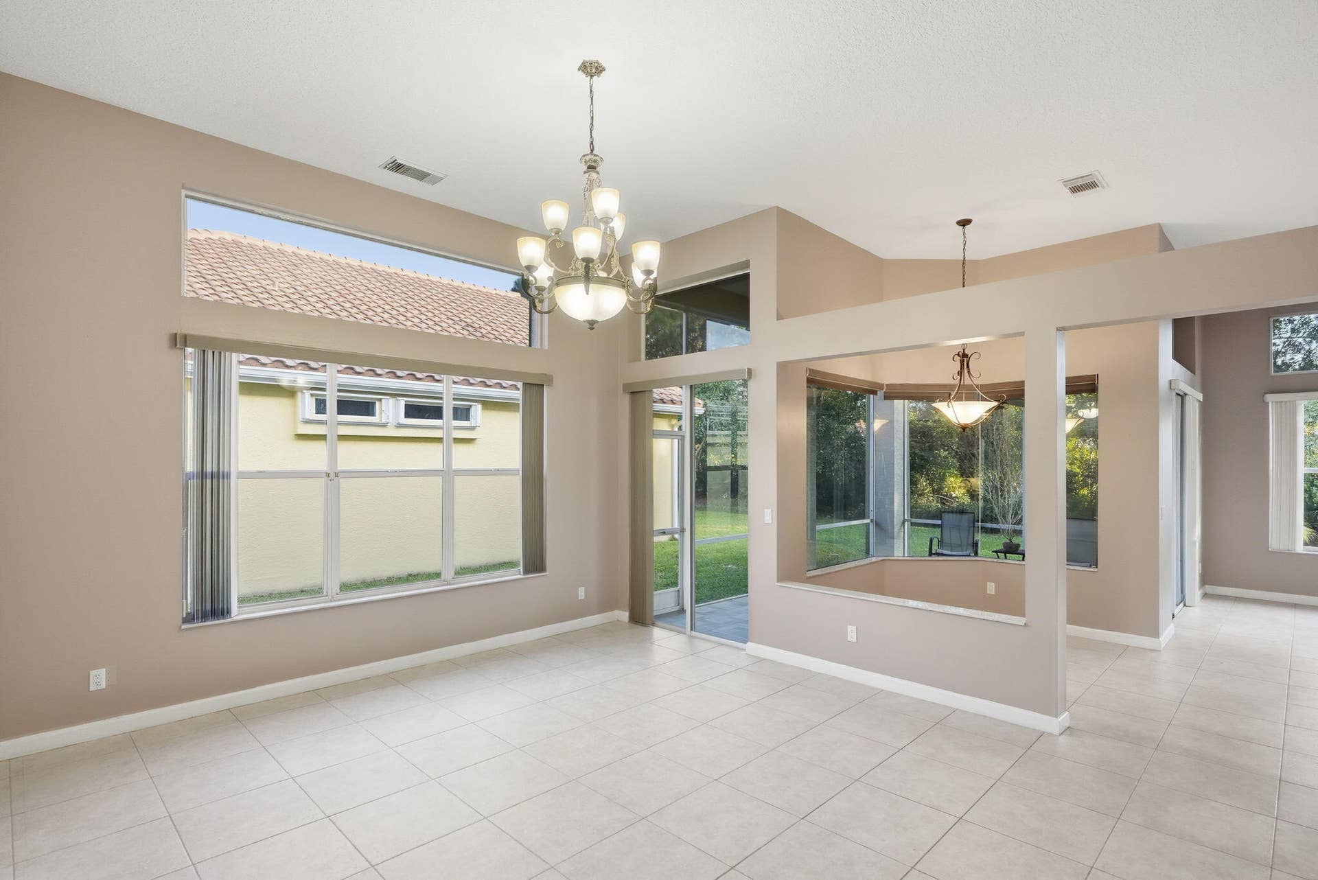 15-web-or-mls-665-sw-lake-charles-cir