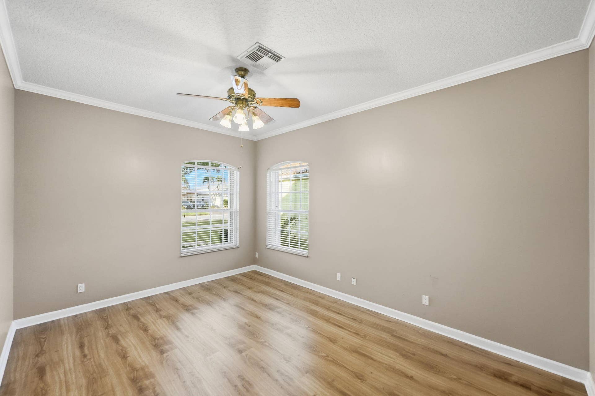 19-web-or-mls-665-sw-lake-charles-cir