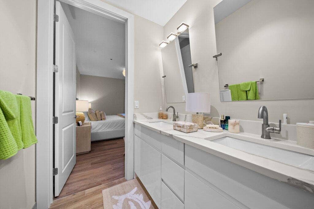 primarybath2.jpg-SMALL