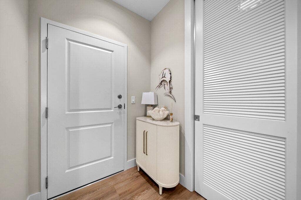 foyer1.jpg-SMALL