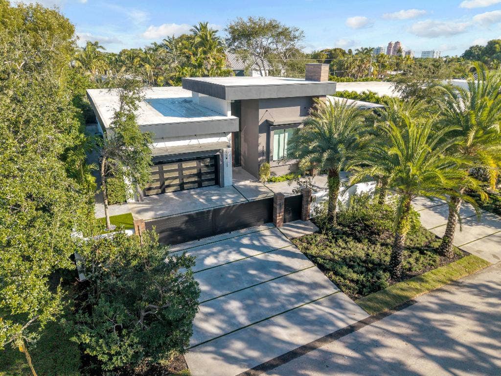2401 NE 13th Street, Fort Lauderdale, FL 33304 2401 NE 13th Street, Fort Lauderdale, FL 33304