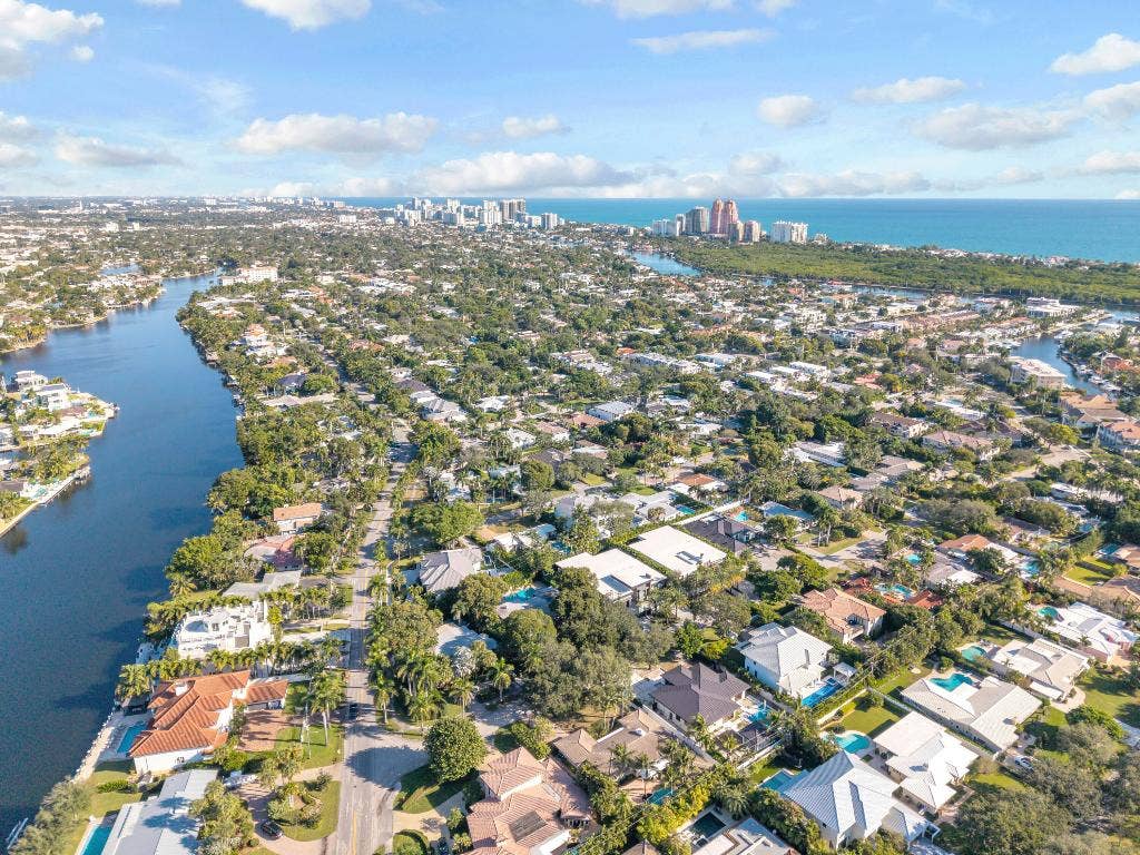 2401 NE 13th Street, Fort Lauderdale, FL 33304 2401 NE 13th Street, Fort Lauderdale, FL 33304