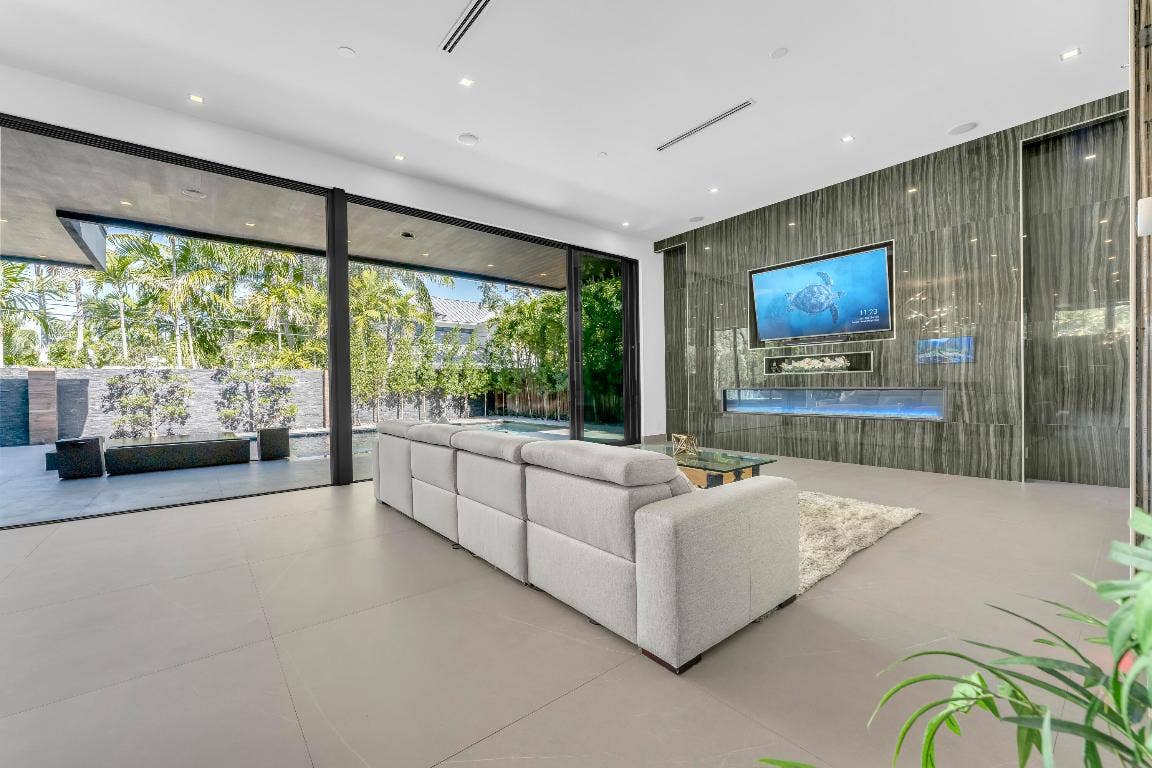 2401 NE 13th Street, Fort Lauderdale, FL 33304 2401 NE 13th Street, Fort Lauderdale, FL 33304