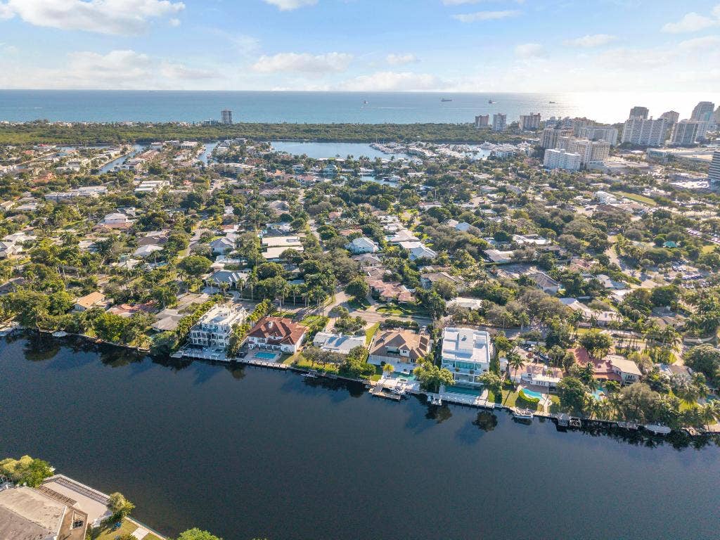 2401 NE 13th Street, Fort Lauderdale, FL 33304 2401 NE 13th Street, Fort Lauderdale, FL 33304