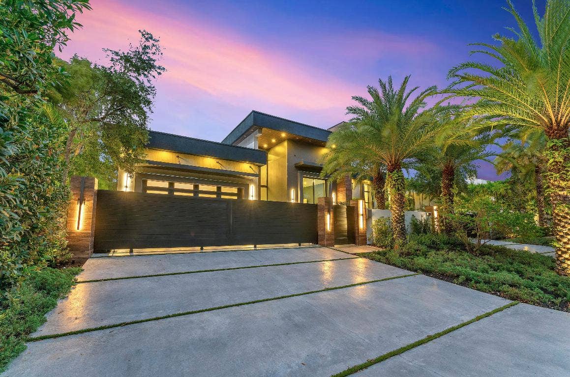 2401 NE 13th Street, Fort Lauderdale, FL 33304 2401 NE 13th Street, Fort Lauderdale, FL 33304