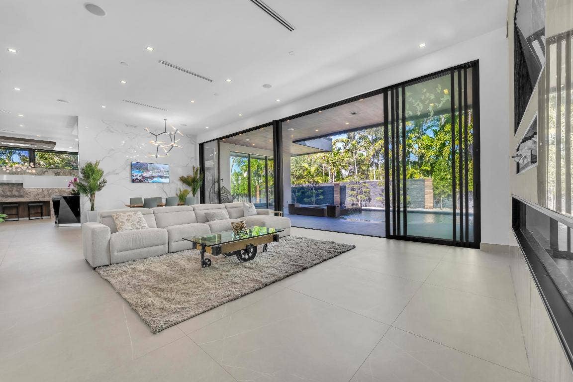 2401 NE 13th Street, Fort Lauderdale, FL 33304 2401 NE 13th Street, Fort Lauderdale, FL 33304