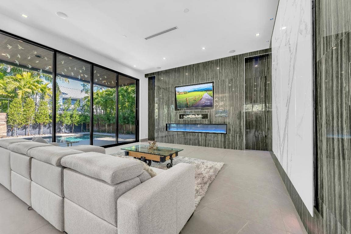 2401 NE 13th Street, Fort Lauderdale, FL 33304 2401 NE 13th Street, Fort Lauderdale, FL 33304
