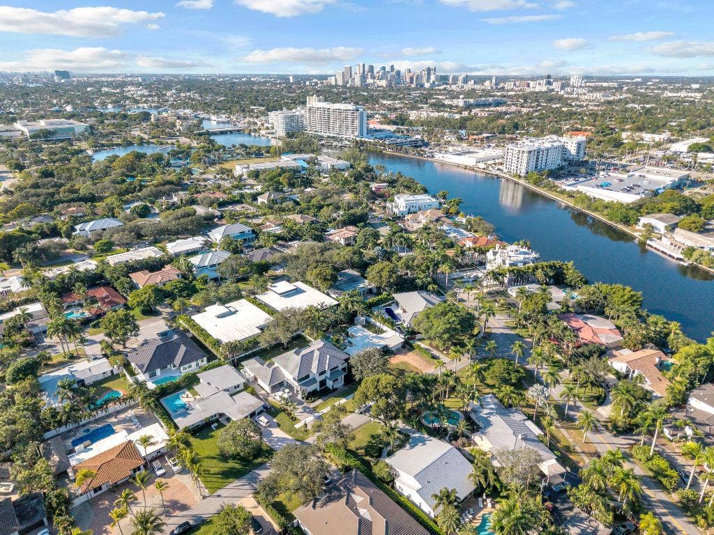 2401 NE 13th Street, Fort Lauderdale, FL 33304 2401 NE 13th Street, Fort Lauderdale, FL 33304