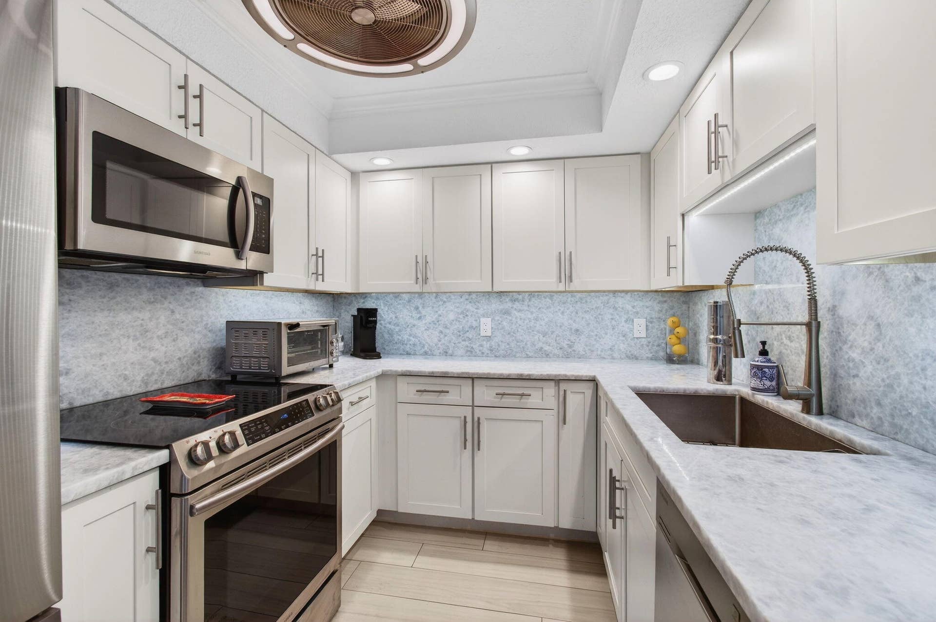 4511 S Ocean Boulevard, #403, Highland Beach, FL 33487 SPACIOUS OPEN KITCHEN