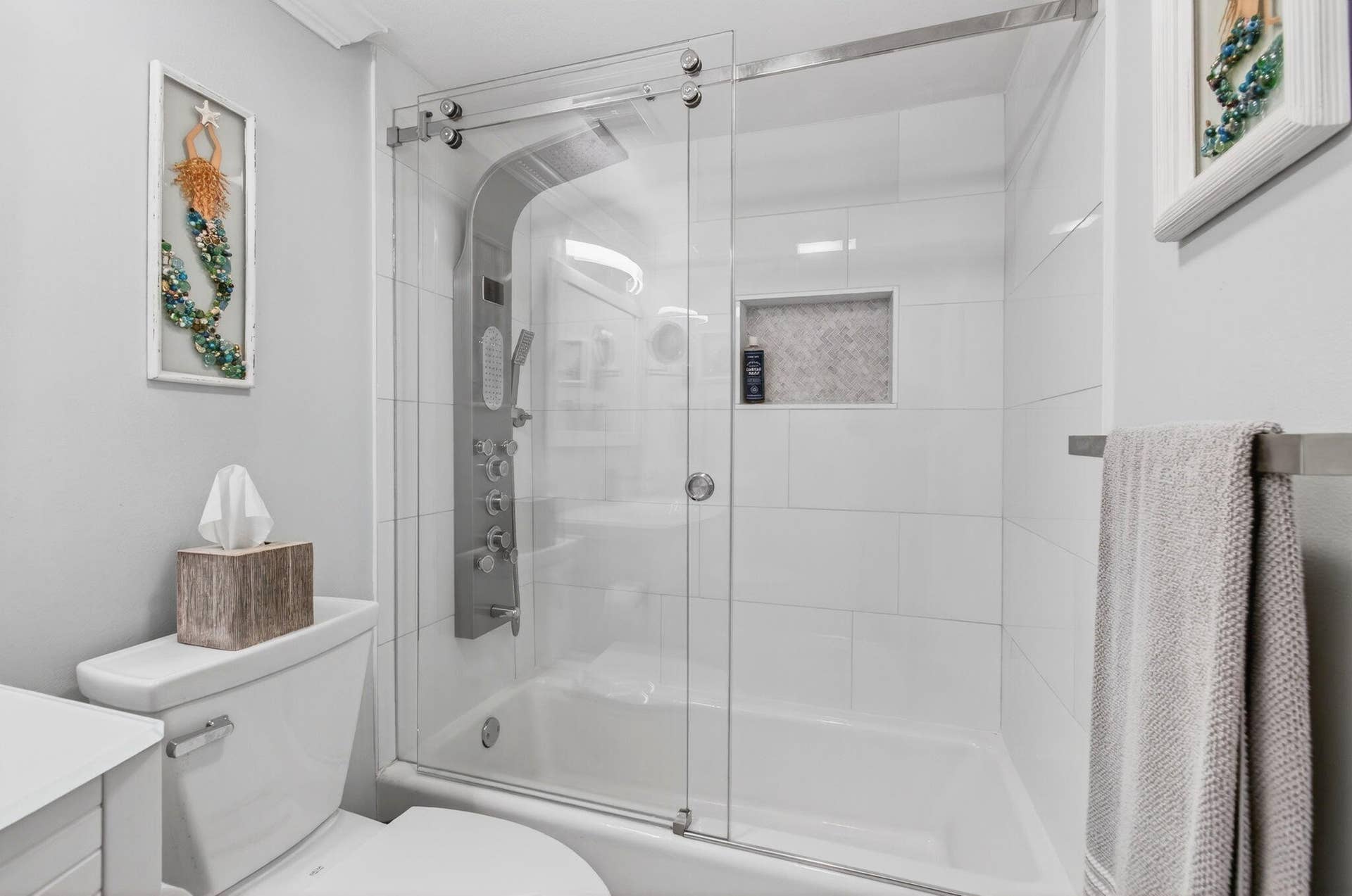 4511 S Ocean Boulevard, #403, Highland Beach, FL 33487 MASTER BATH SHOWER/TUB COMBO