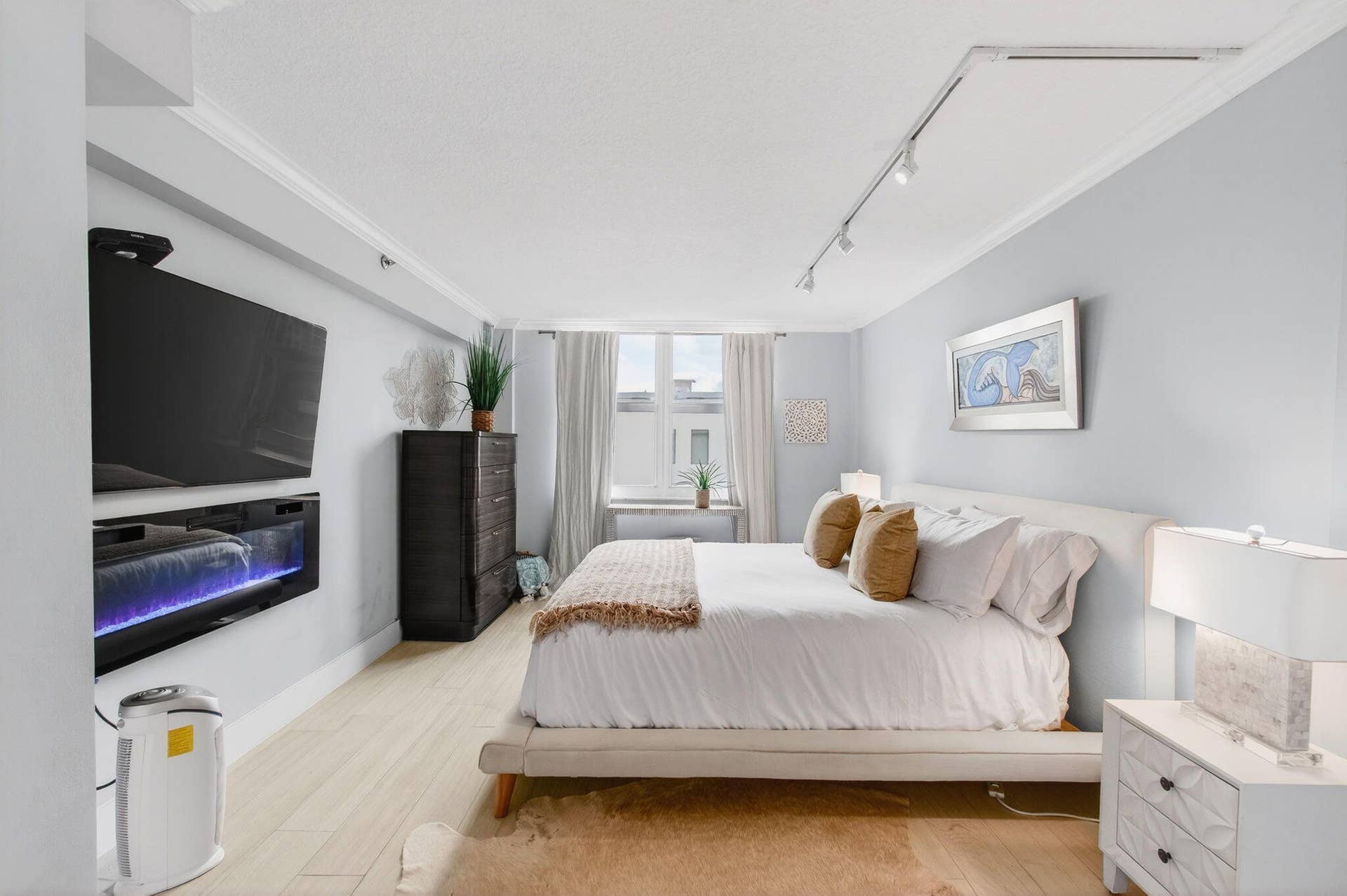 4511 S Ocean Boulevard, #403, Highland Beach, FL 33487 BRIGHT, EXPANSIVE MASTER BEDROOM