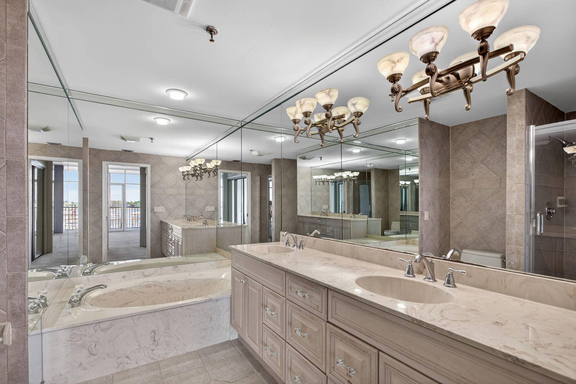11390 TWELVE OAKS Way, #420, North Palm Beach, FL 33408 Primary Bathroom