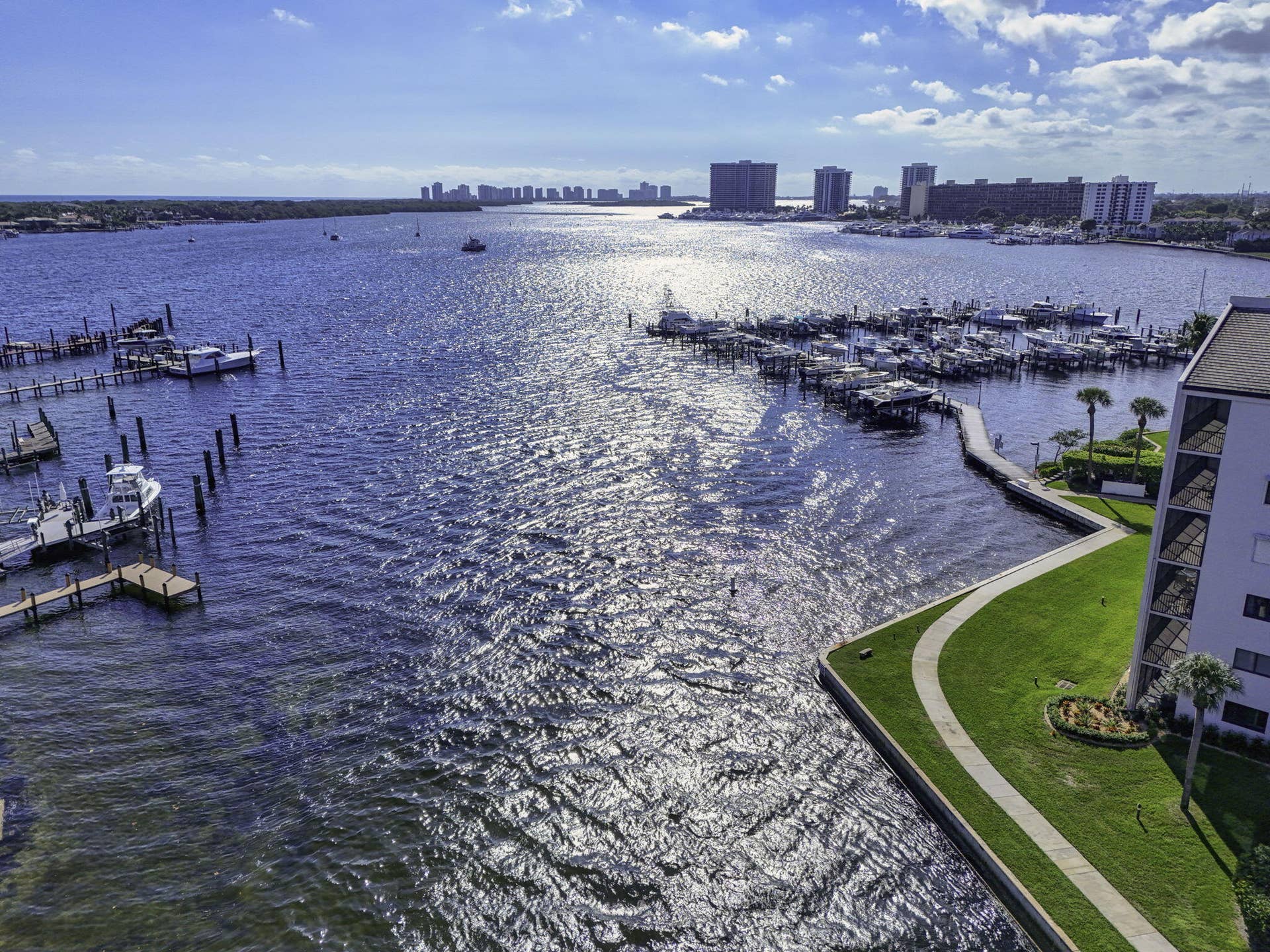 11390 TWELVE OAKS Way, #420, North Palm Beach, FL 33408 Welcome Home!