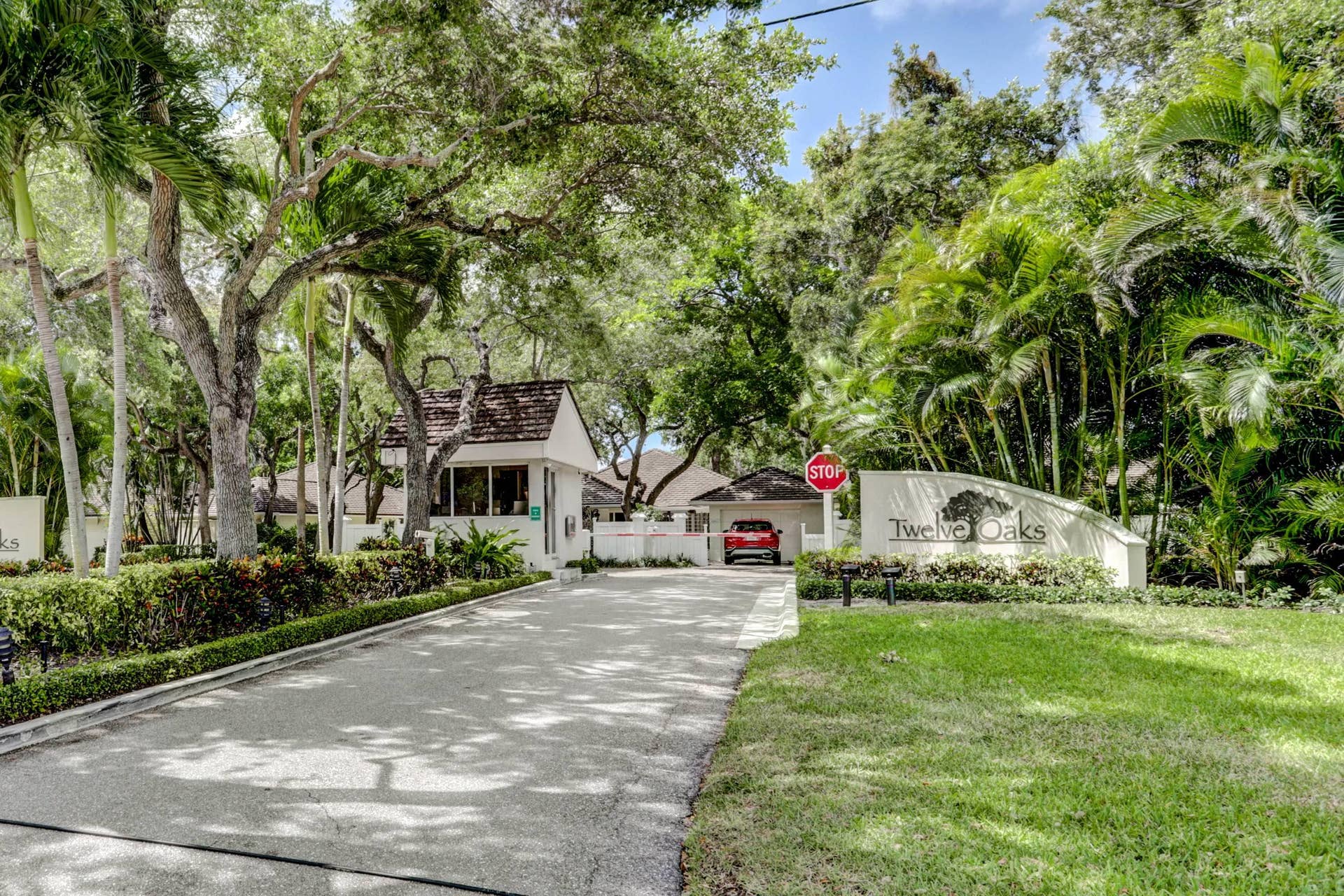11390 TWELVE OAKS Way, #420, North Palm Beach, FL 33408 Gated Manned Entry