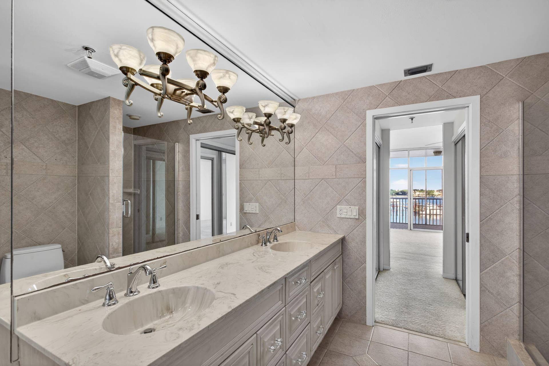 11390 TWELVE OAKS Way, #420, North Palm Beach, FL 33408 Primary Bathroom