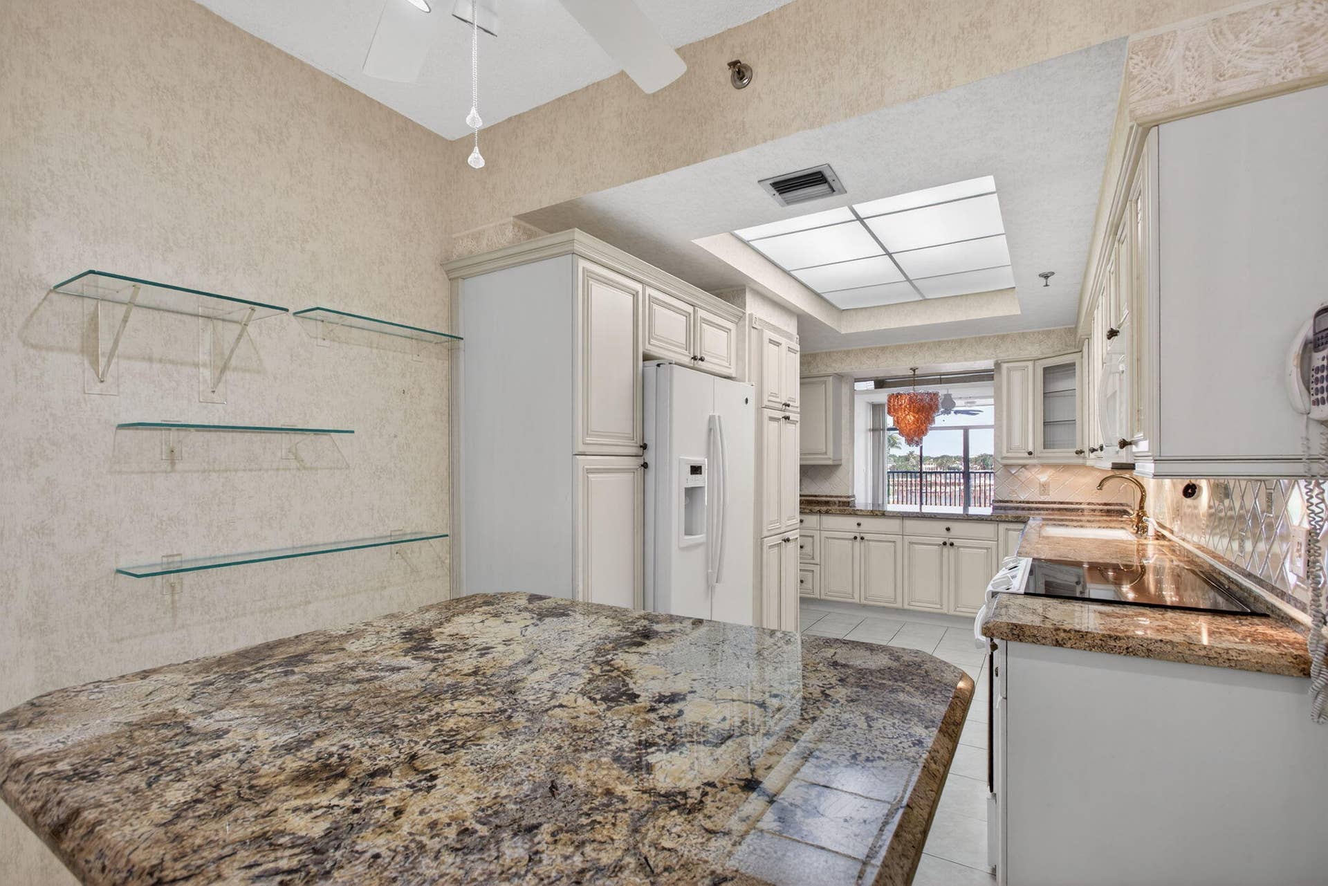 11390 TWELVE OAKS Way, #420, North Palm Beach, FL 33408 Kitchen