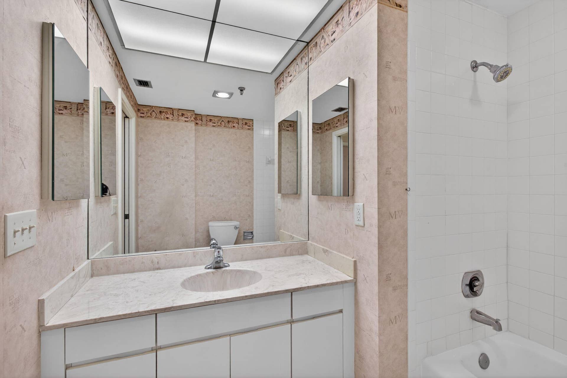 11390 TWELVE OAKS Way, #420, North Palm Beach, FL 33408 Guest Bathroom