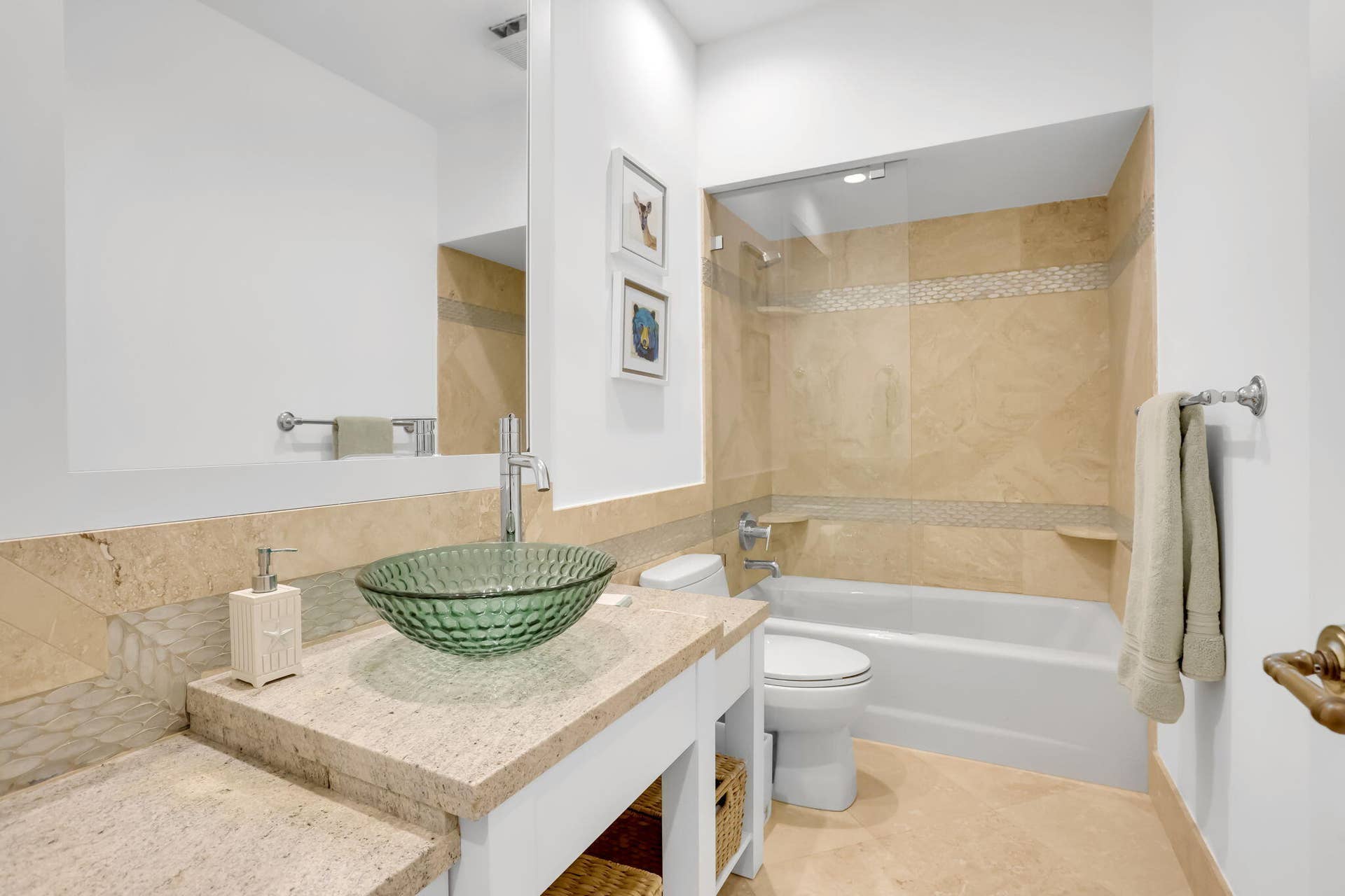 2883 Banyan Boulevard Circle NW, Boca Raton, FL 33431 First floor ensuite bath