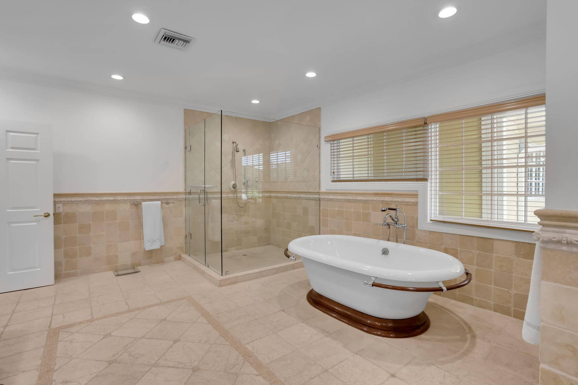 2883 Banyan Boulevard Circle NW, Boca Raton, FL 33431 Primary Suite Bath