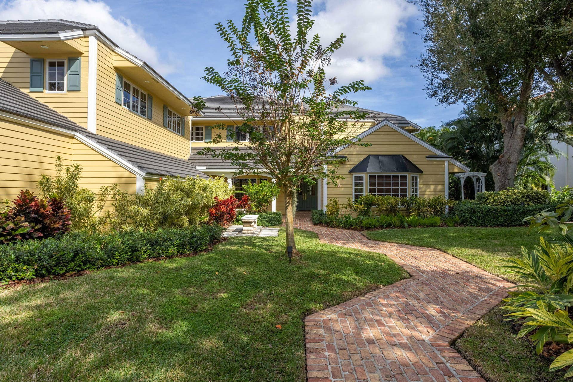 2883 Banyan Boulevard Circle NW, Boca Raton, FL 33431 Pathway to the front door