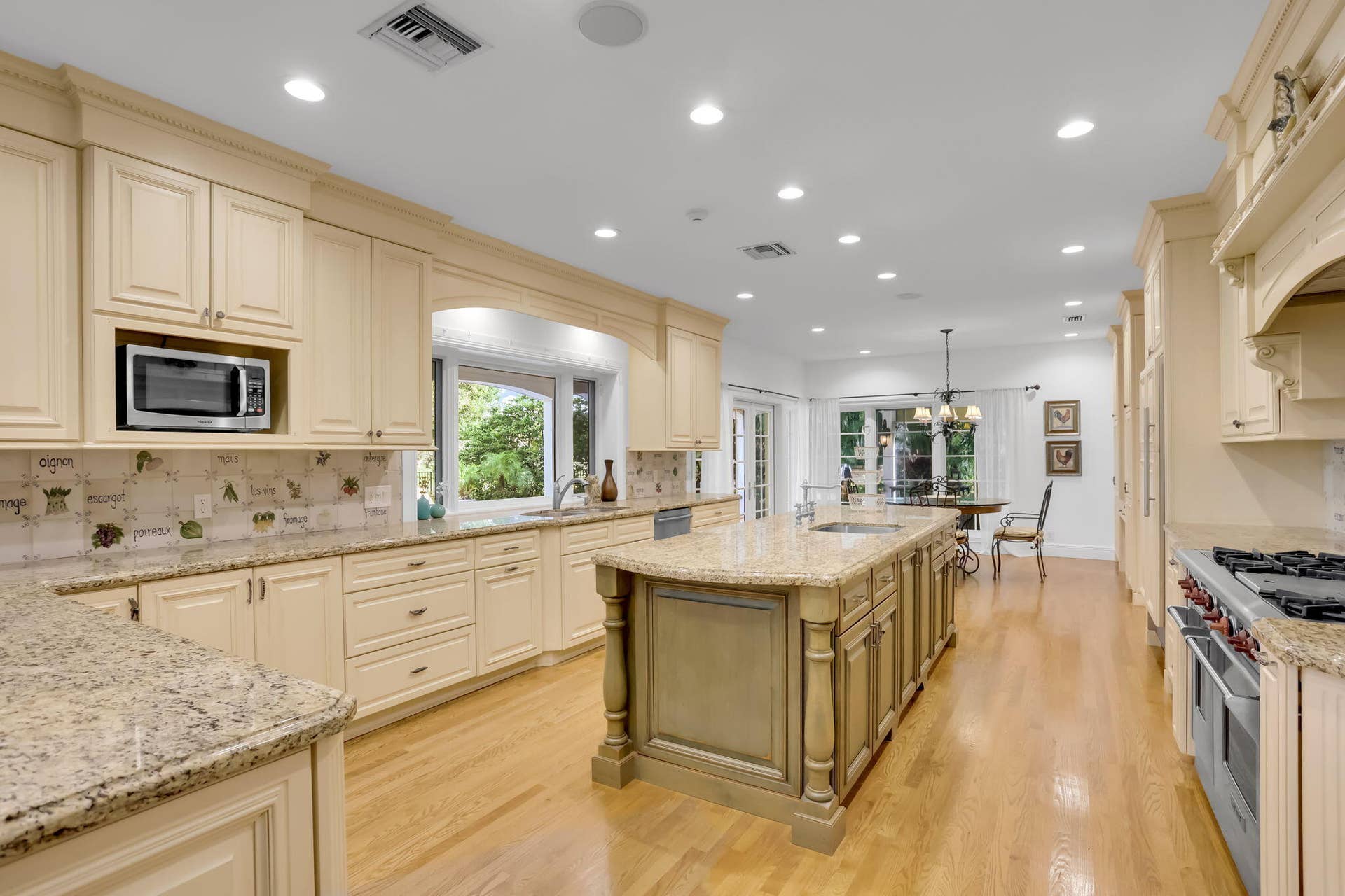 2883 Banyan Boulevard Circle NW, Boca Raton, FL 33431 Open kitchen layout