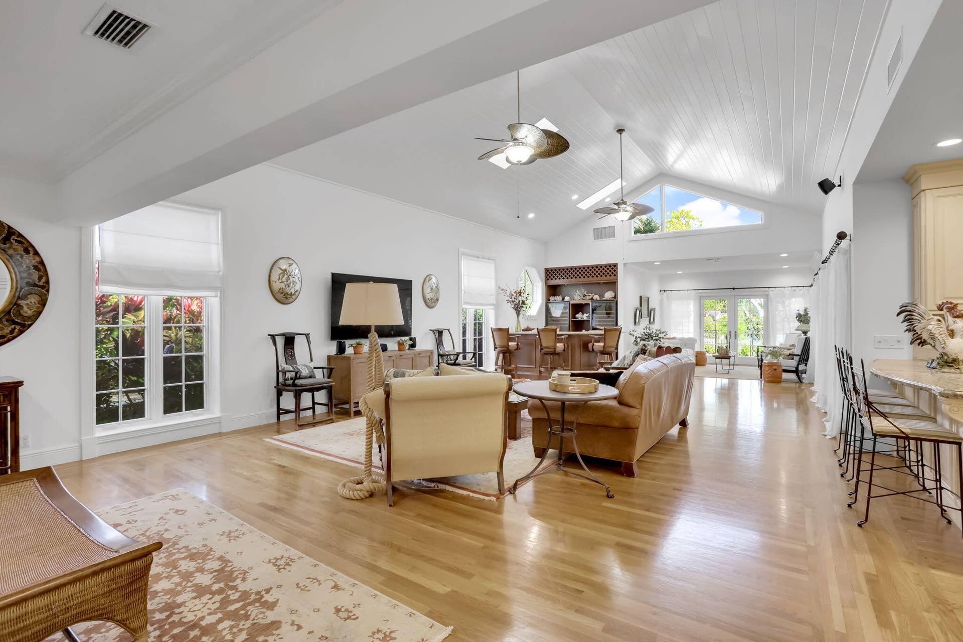 2883 Banyan Boulevard Circle NW, Boca Raton, FL 33431 Family room - volume ceilings