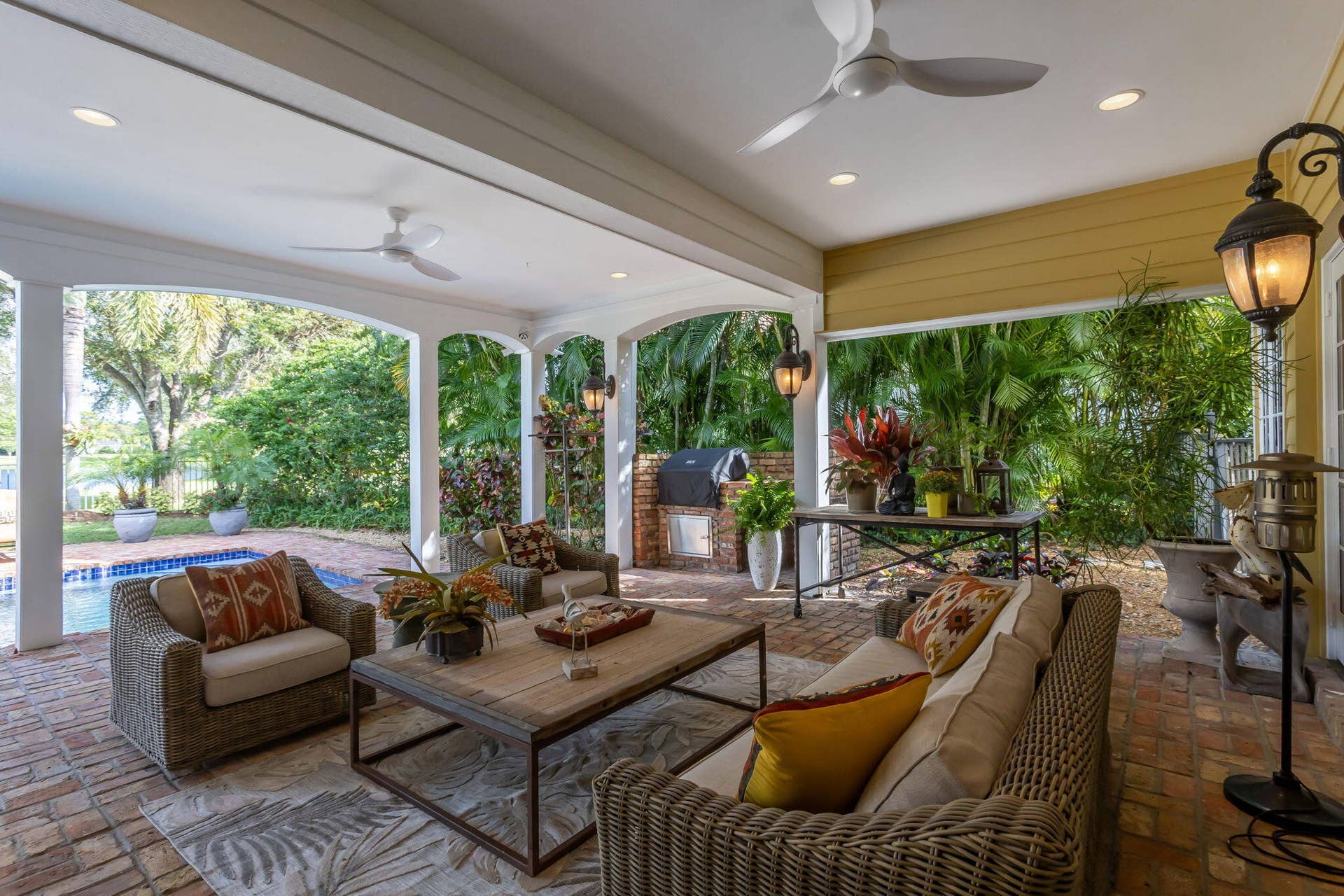 2883 Banyan Boulevard Circle NW, Boca Raton, FL 33431 Covered outdoor kitchen and sitting area