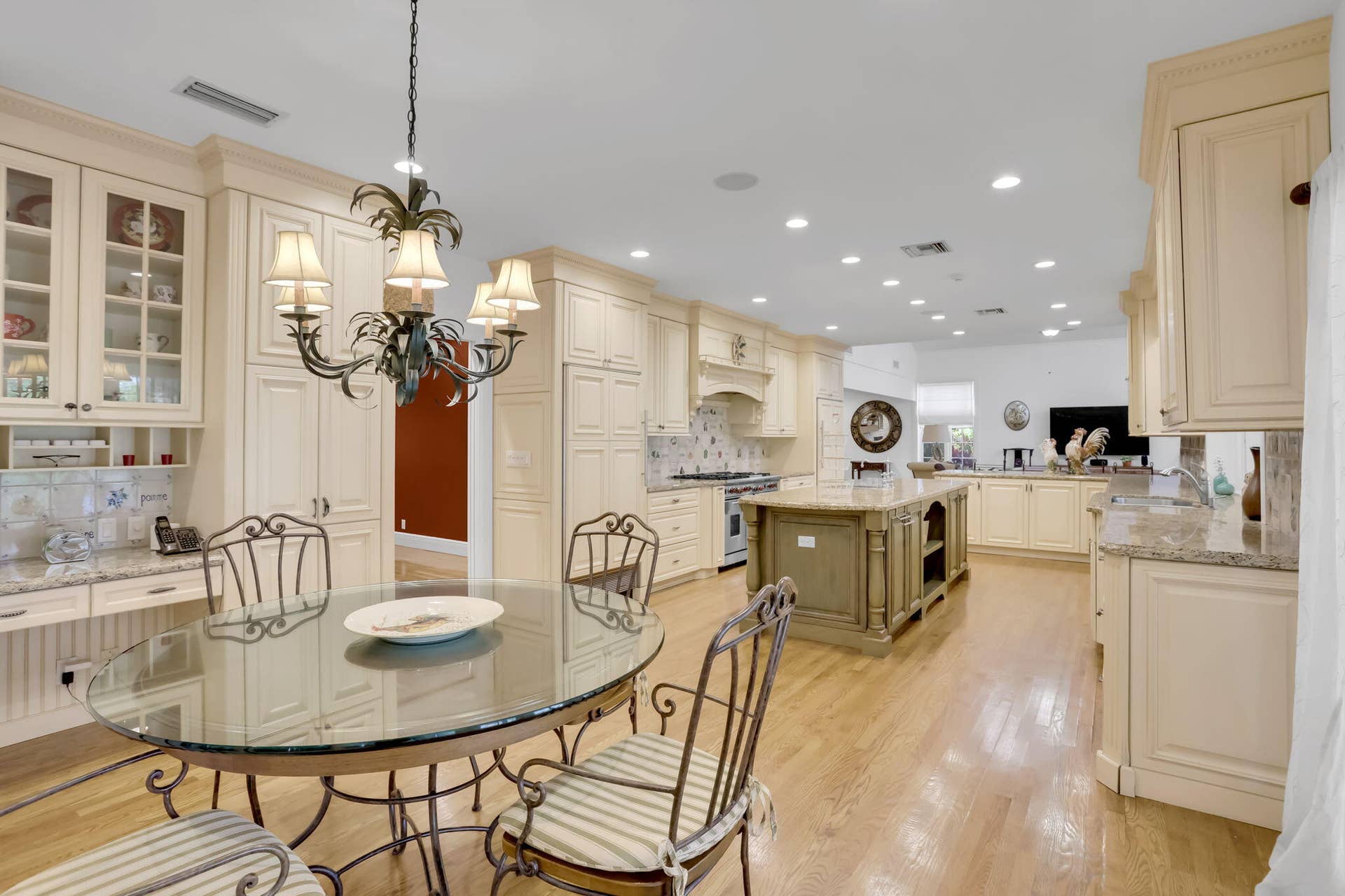 2883 Banyan Boulevard Circle NW, Boca Raton, FL 33431 Kitchen eat in area and island