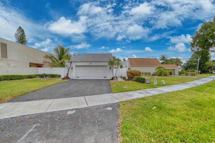 Property photo for 905 NW 22nd Avenue, Delray Beach, FL