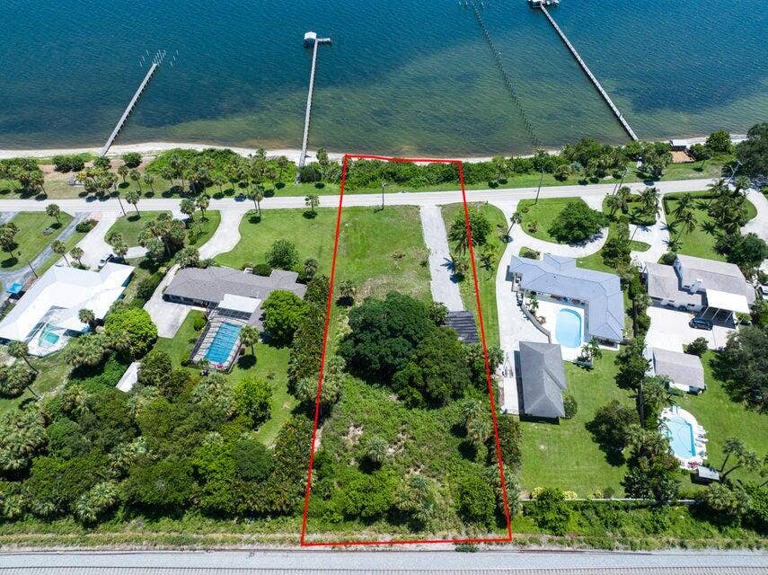 1811 S Indian River Dr, Fort Pierce, FL 34950