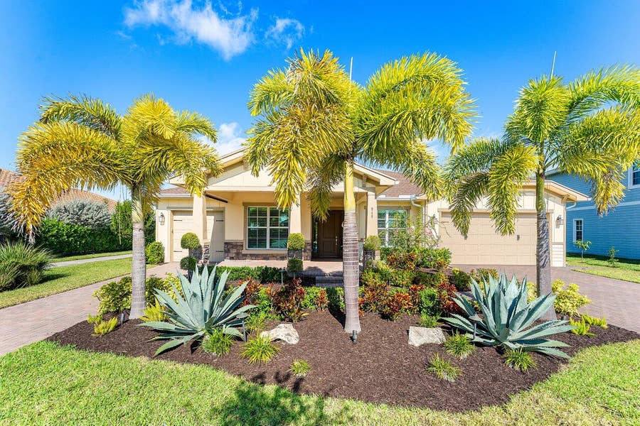 Property photo for 940 Hookline Circle, Loxahatchee, FL