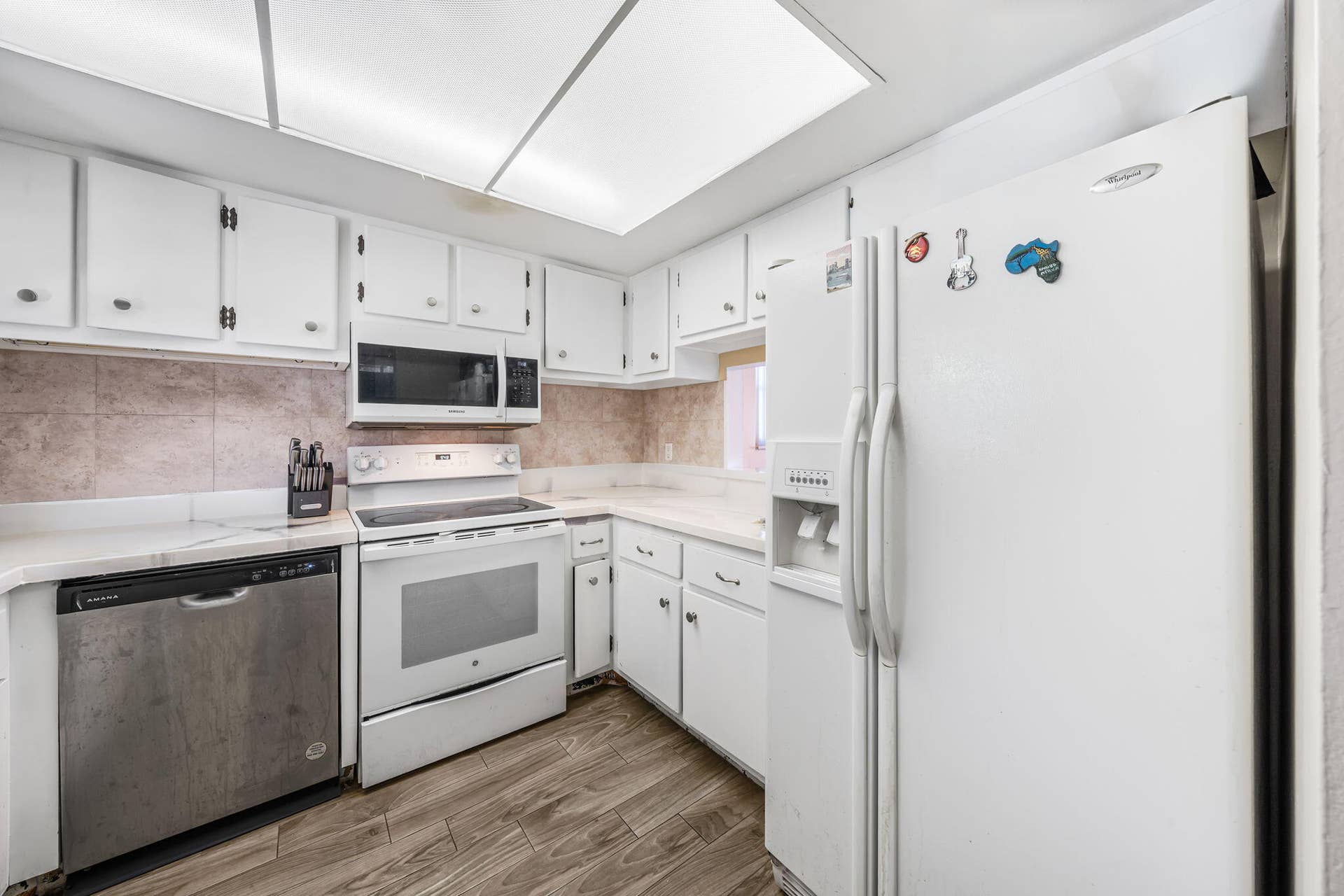 419 S Us Highway 1, #E201, North Palm Beach, FL 33408 Kitchen 2
