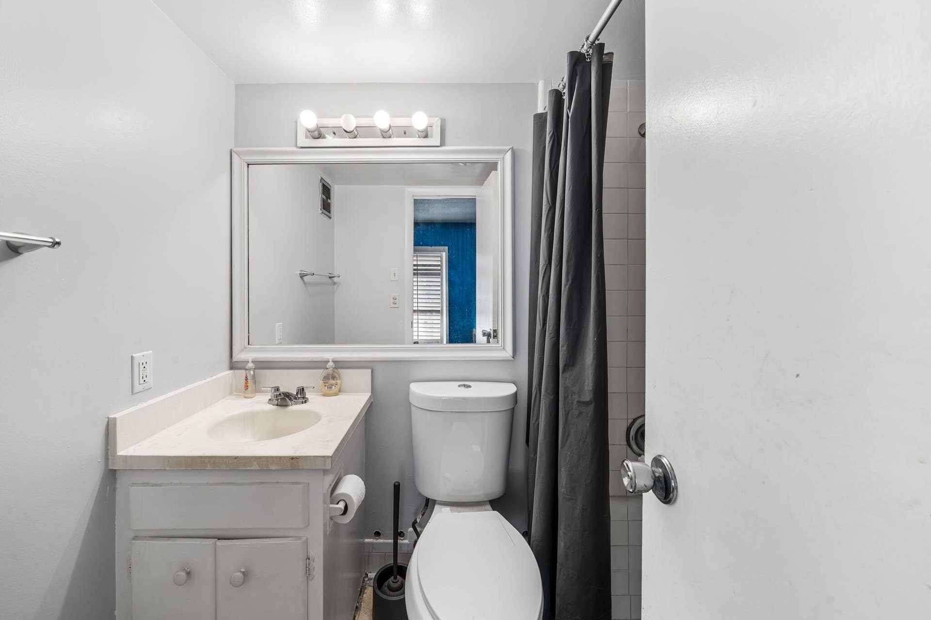 419 S Us Highway 1, #E201, North Palm Beach, FL 33408 Bathroom 2