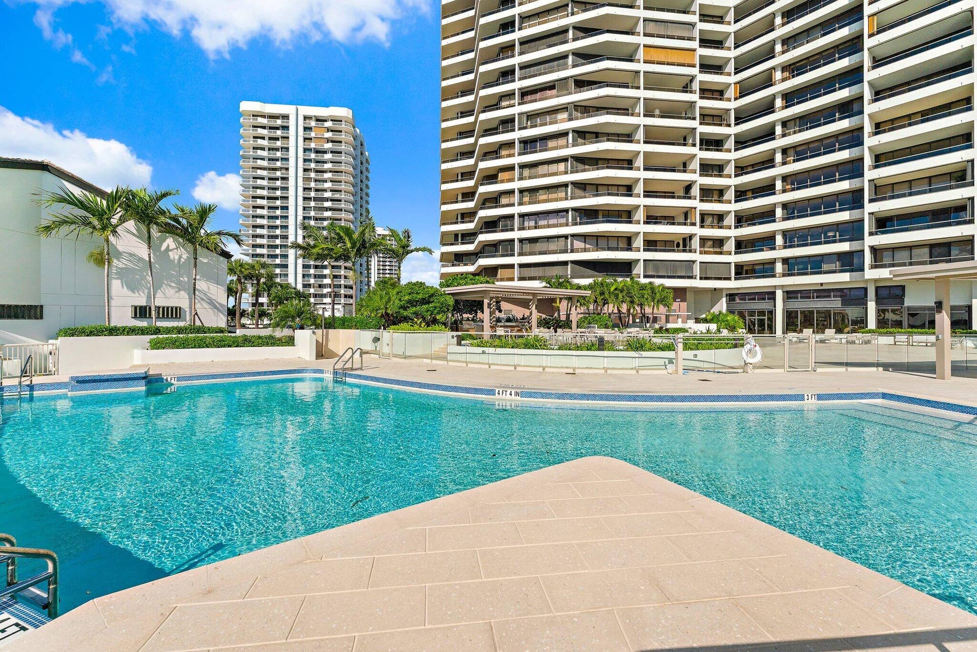 100 Lakeshore Drive, #457, North Palm Beach, FL 33408 Pool and deck