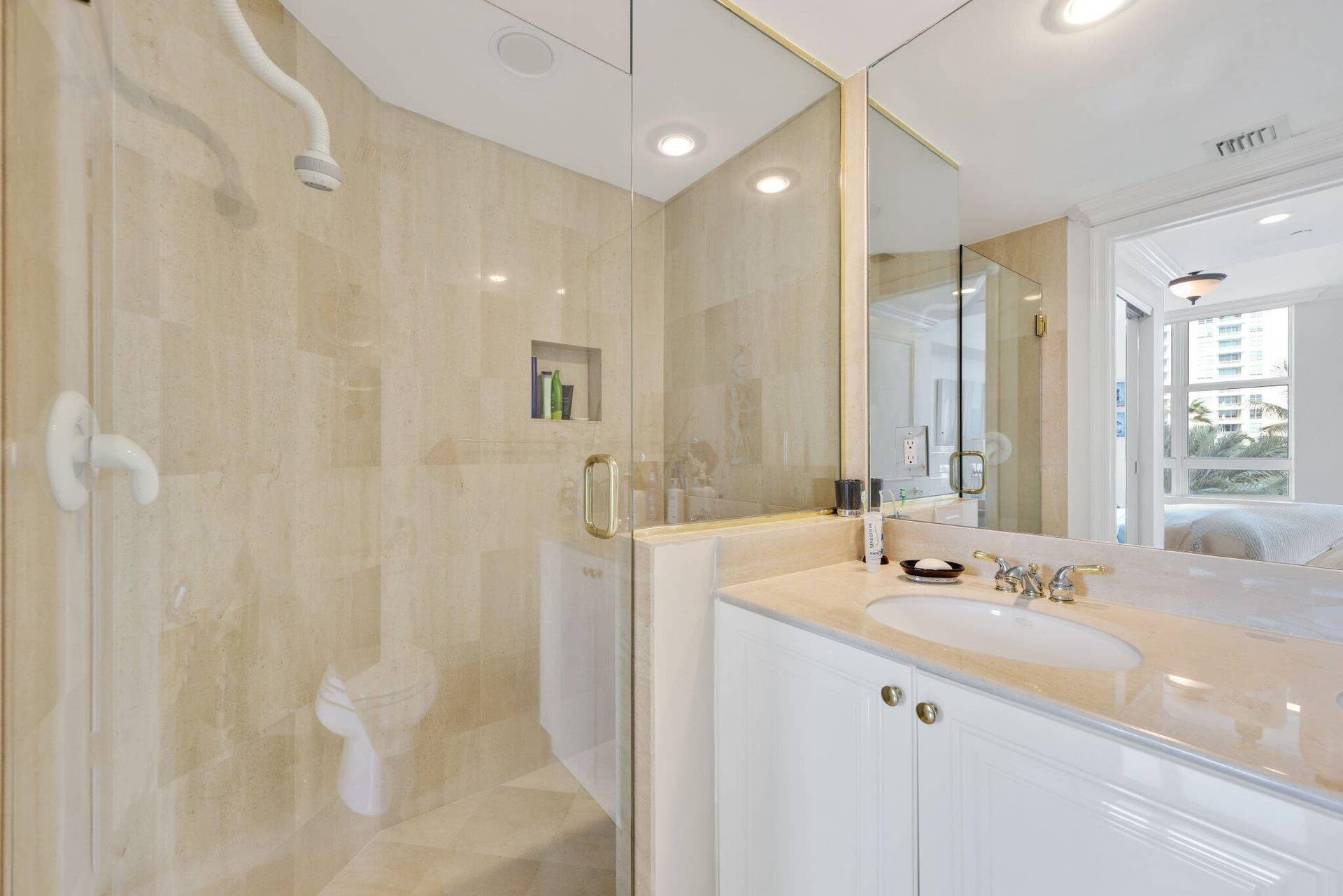 bathroom 2 ensuite