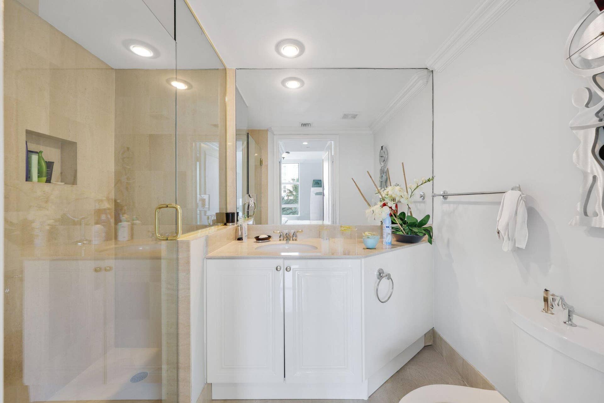 bathroom 2 ensuite