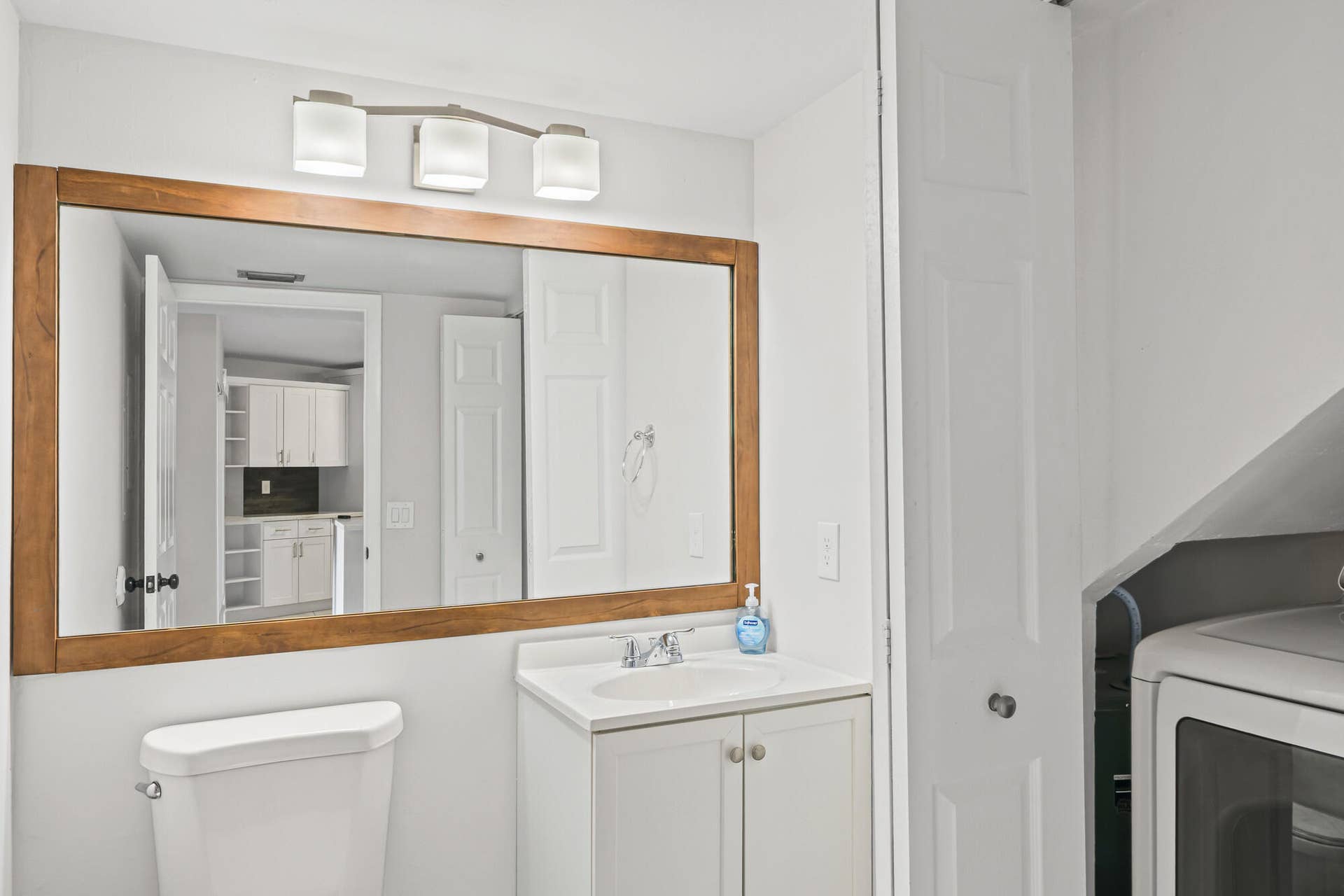 8194 Thames Boulevard, #B, Boca Raton, FL 33433 9 Laundry+Half bath (2)