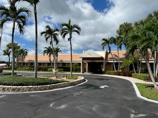 Clubhouse Ph B