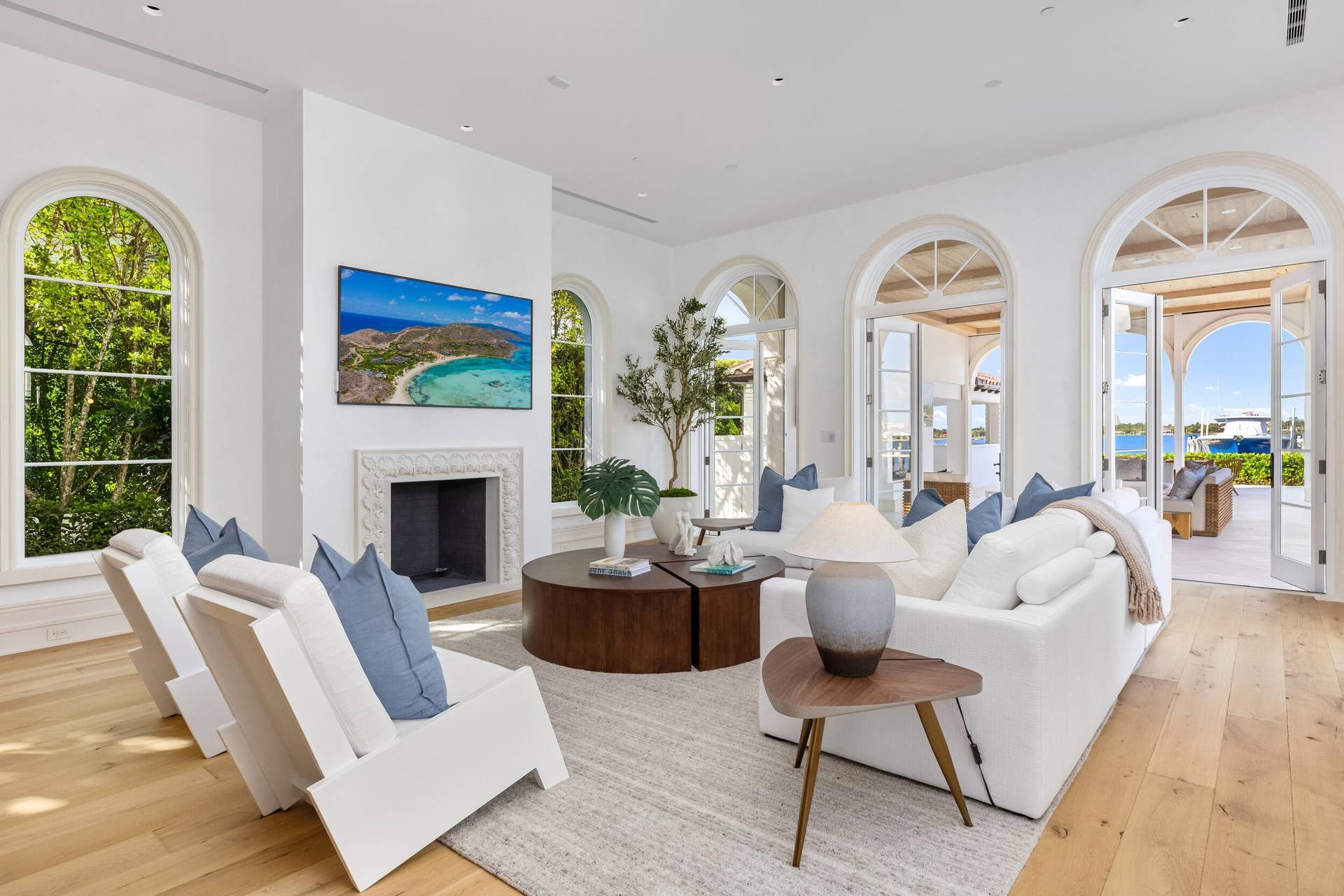 800 S County Road, Palm Beach, FL 33480 Family Room 4 TV
